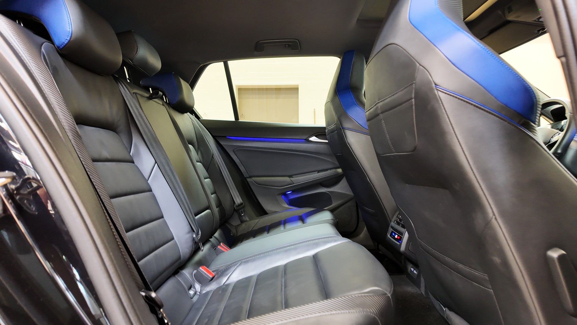 VW Golf 2.0 TSI R DSG 4Motion-image-19