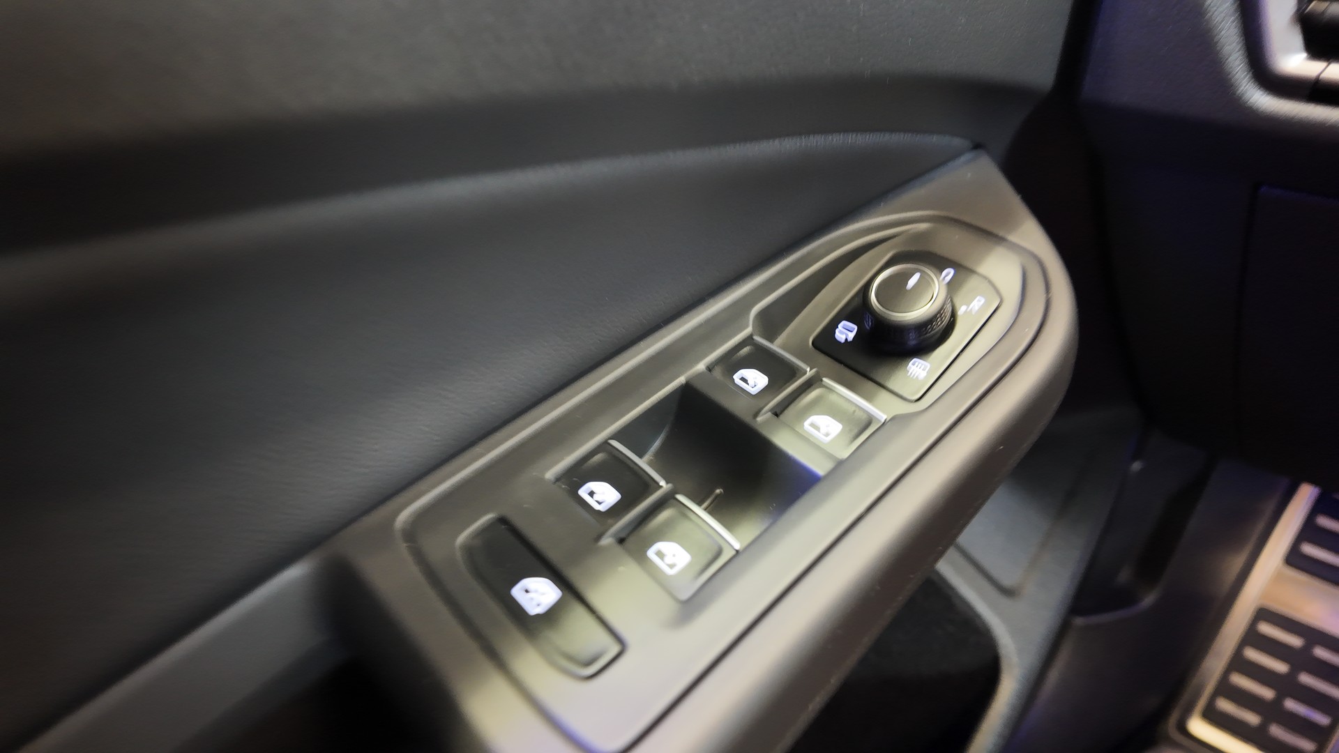 VW Golf 2.0 TSI R DSG 4Motion-image-16