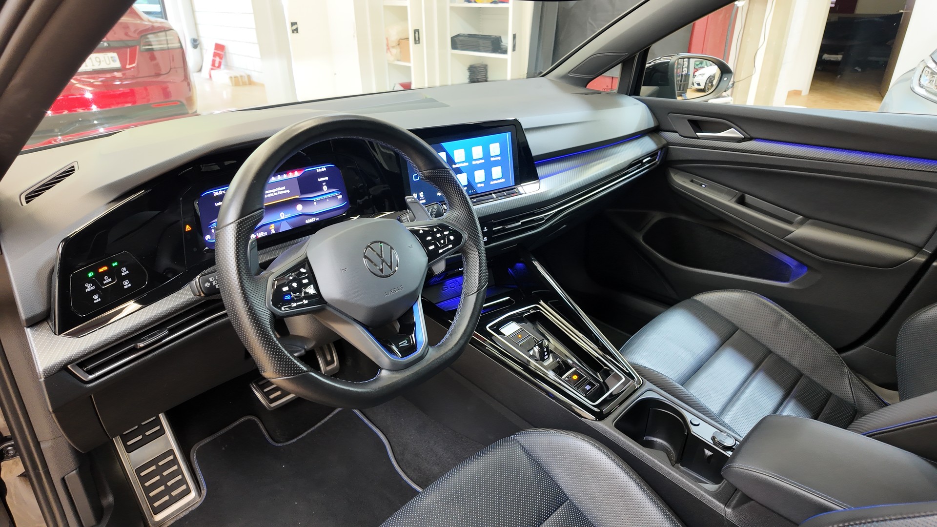 VW Golf 2.0 TSI R DSG 4Motion-image-11