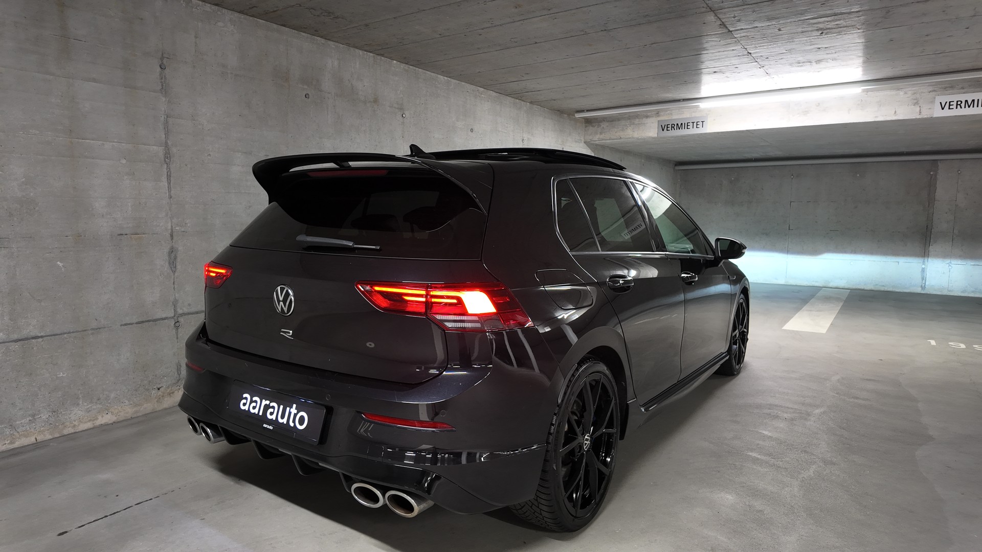VW Golf 2.0 TSI R DSG 4Motion-image-4
