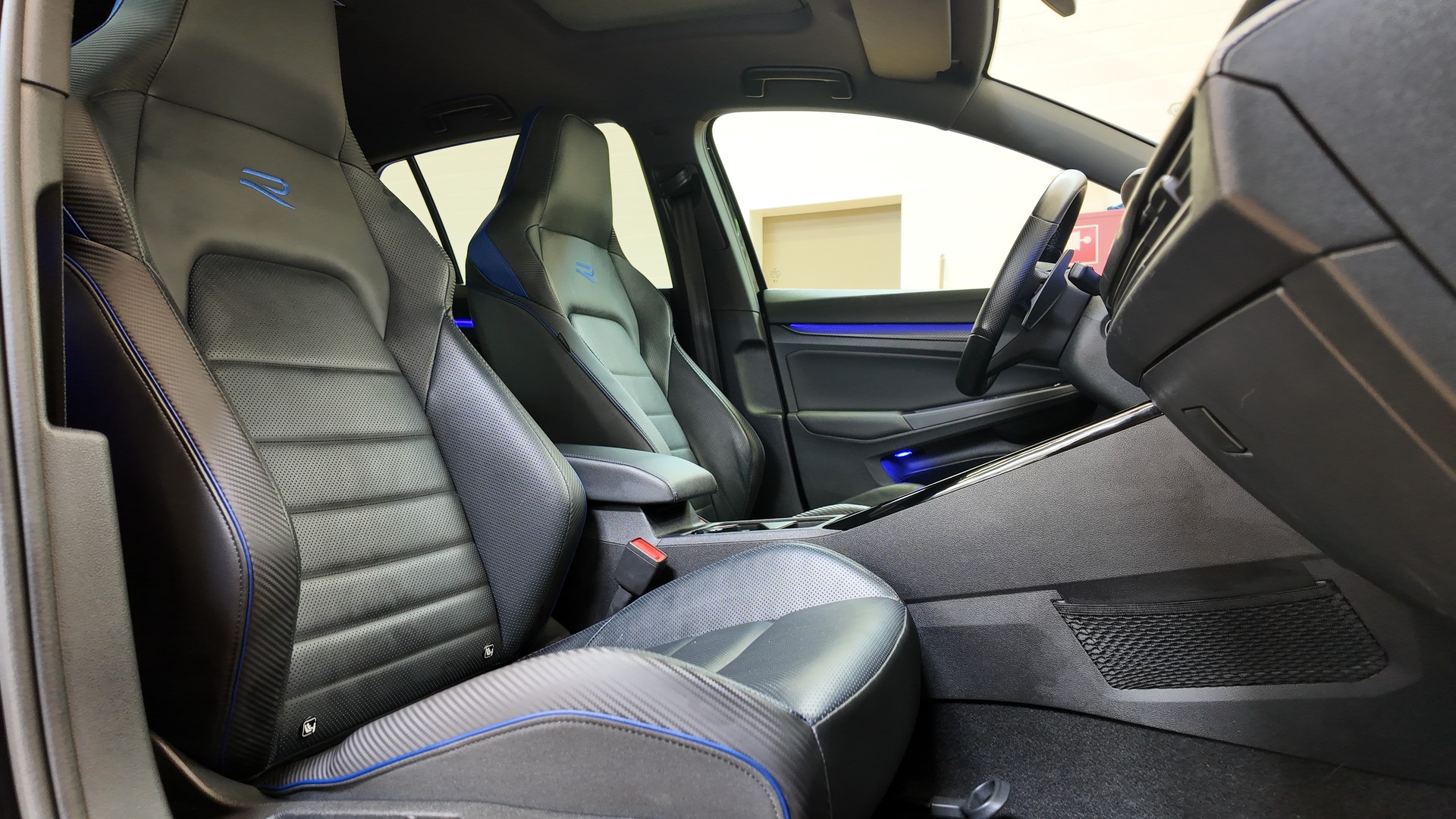 VW Golf 2.0 TSI R DSG 4Motion-image-15