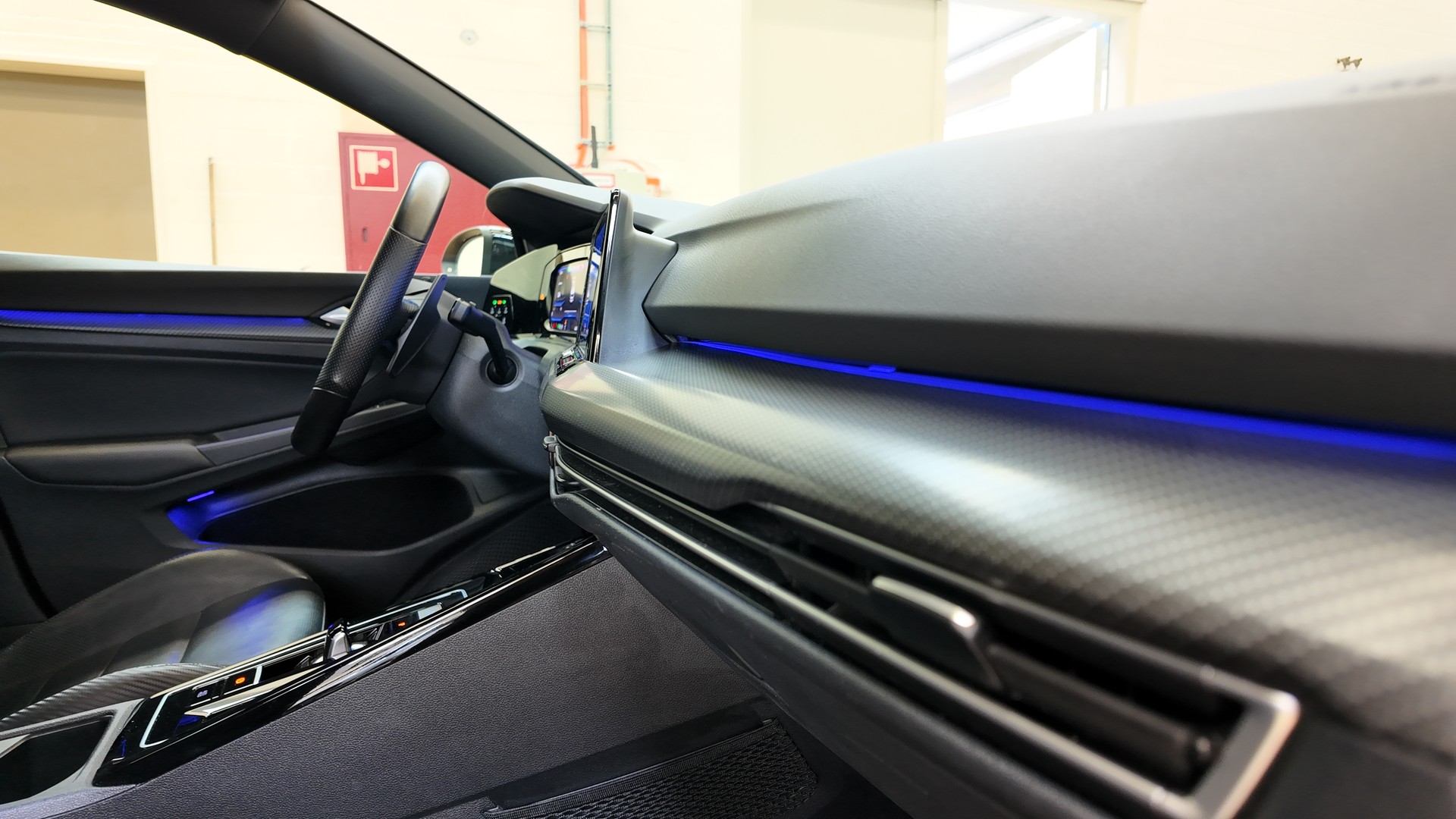 VW Golf 2.0 TSI R DSG 4Motion-image-13