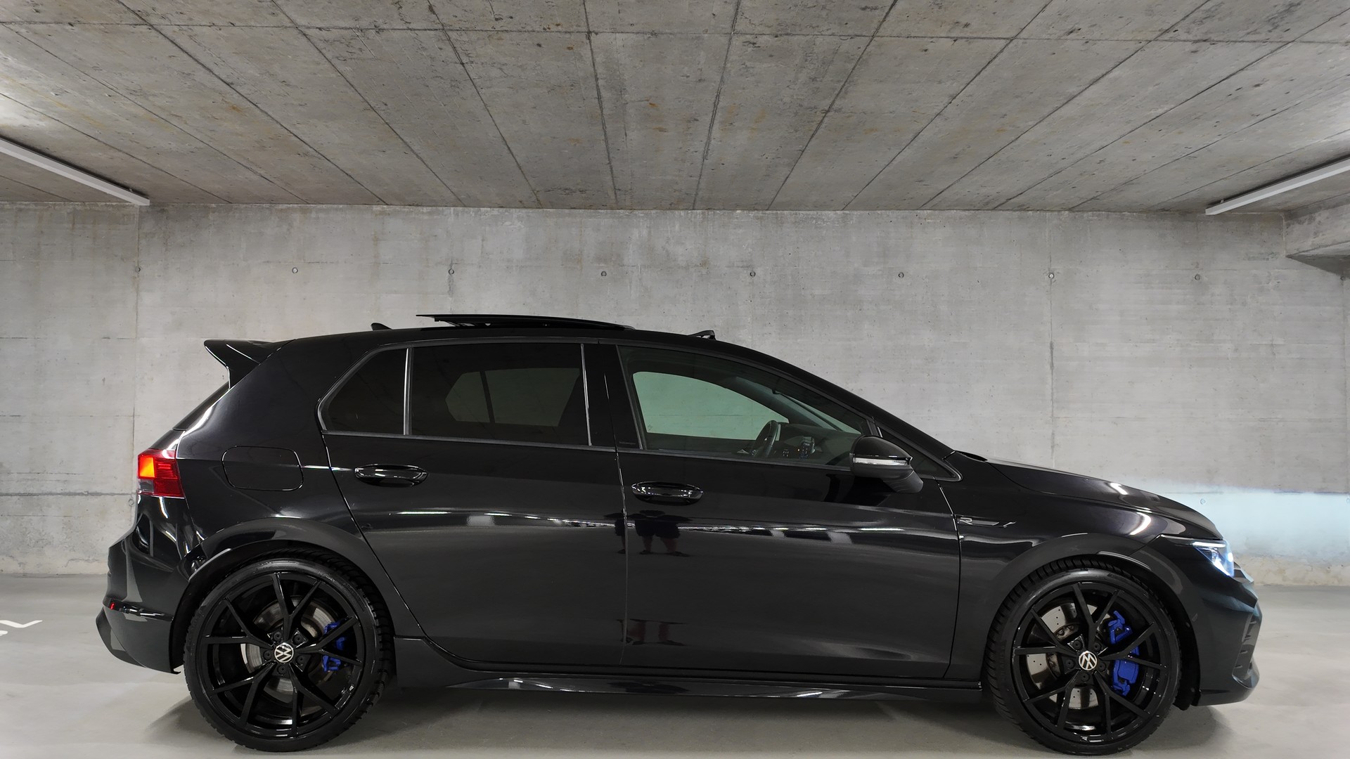 VW Golf 2.0 TSI R DSG 4Motion-showroom-element-3