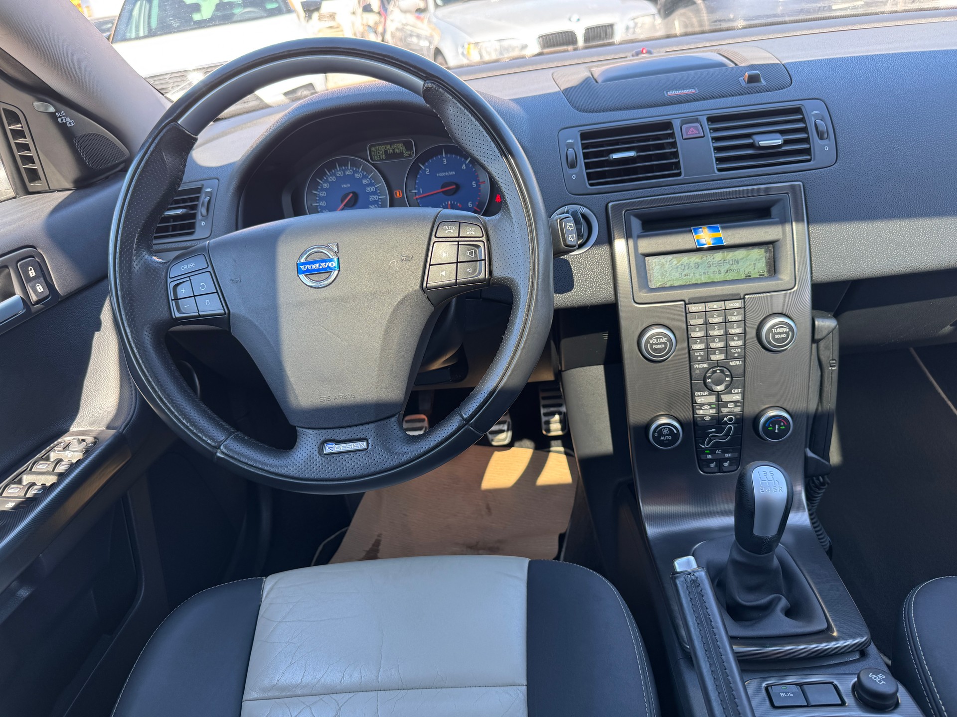 VOLVO V50 D5 Summum R-Design-image-6