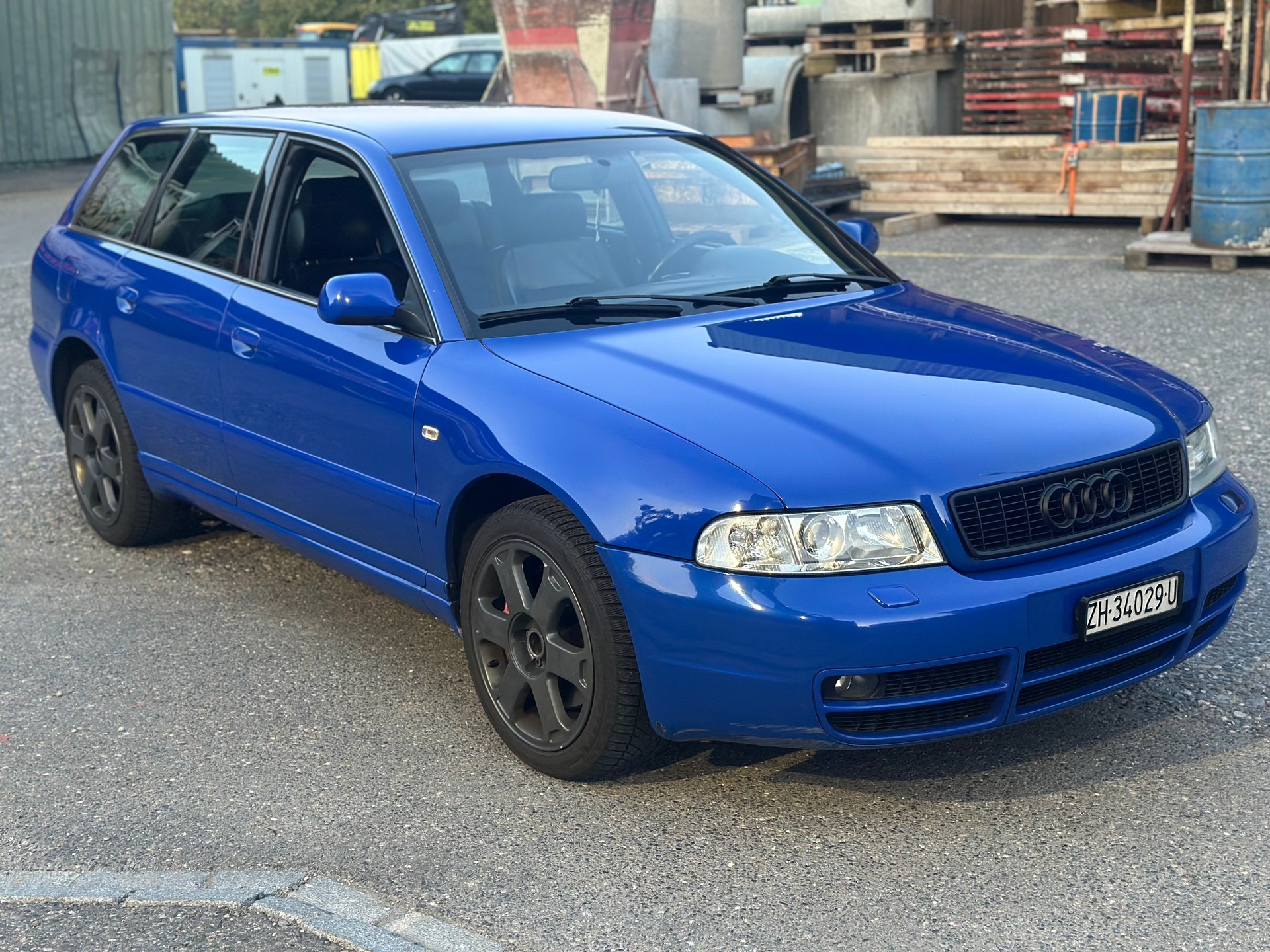 AUDI S4 Avant quattro-image-1