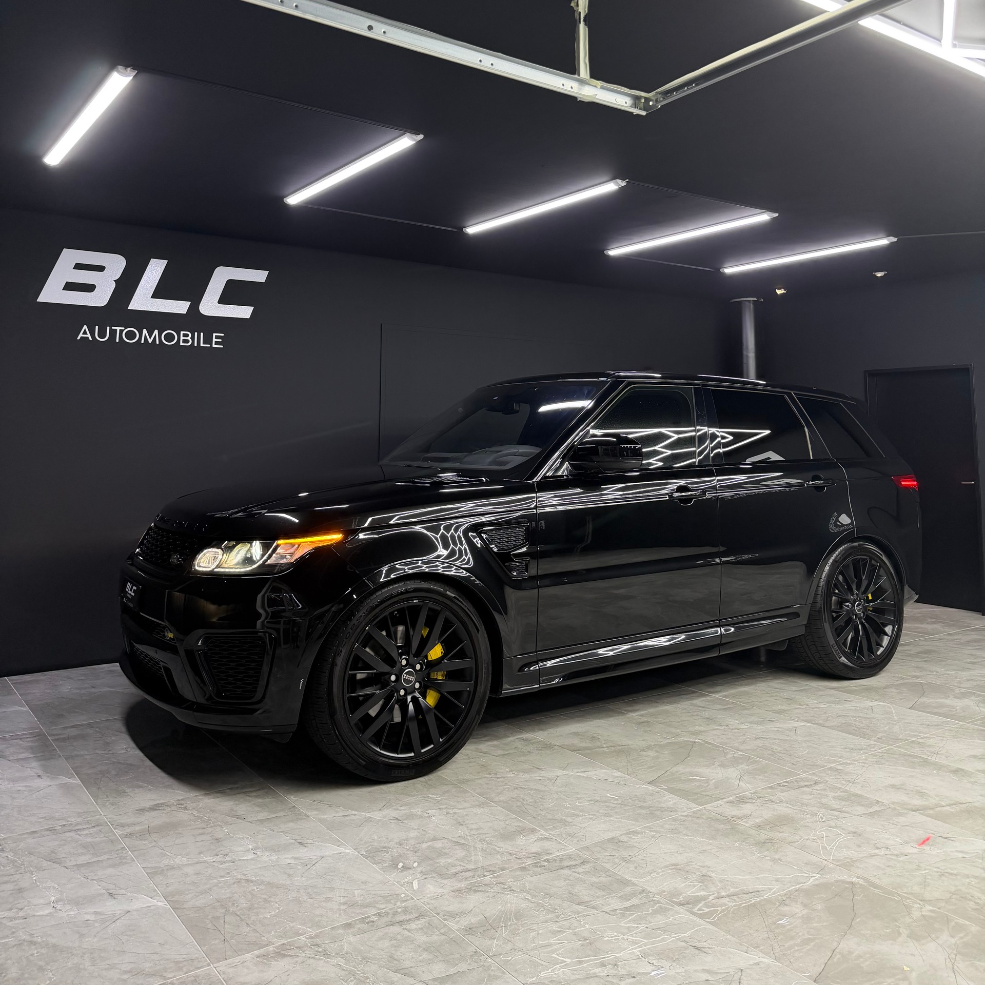 LAND ROVER Range Rover Sport 5.0 V8 SVR-image-0