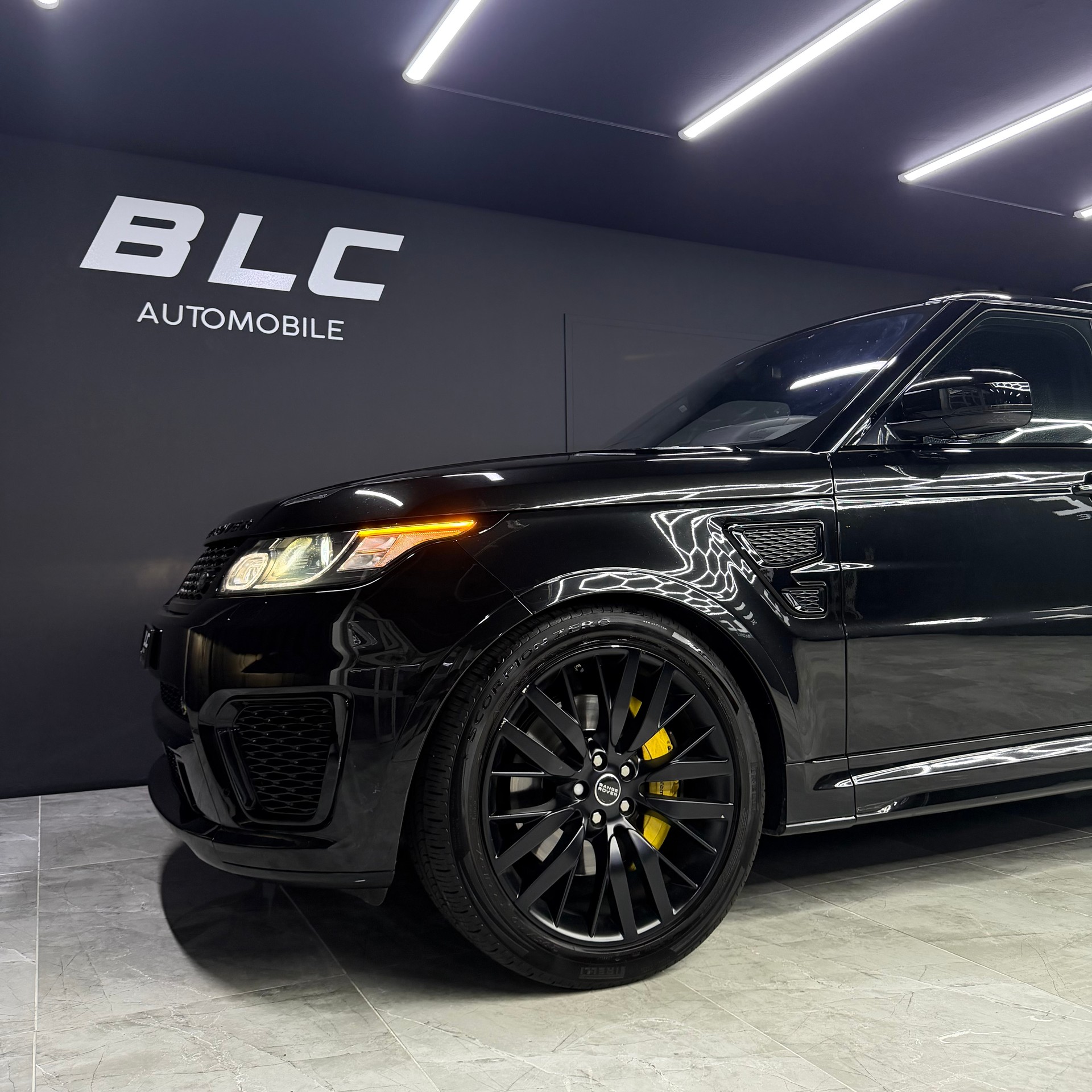 LAND ROVER Range Rover Sport 5.0 V8 SVR-image-1