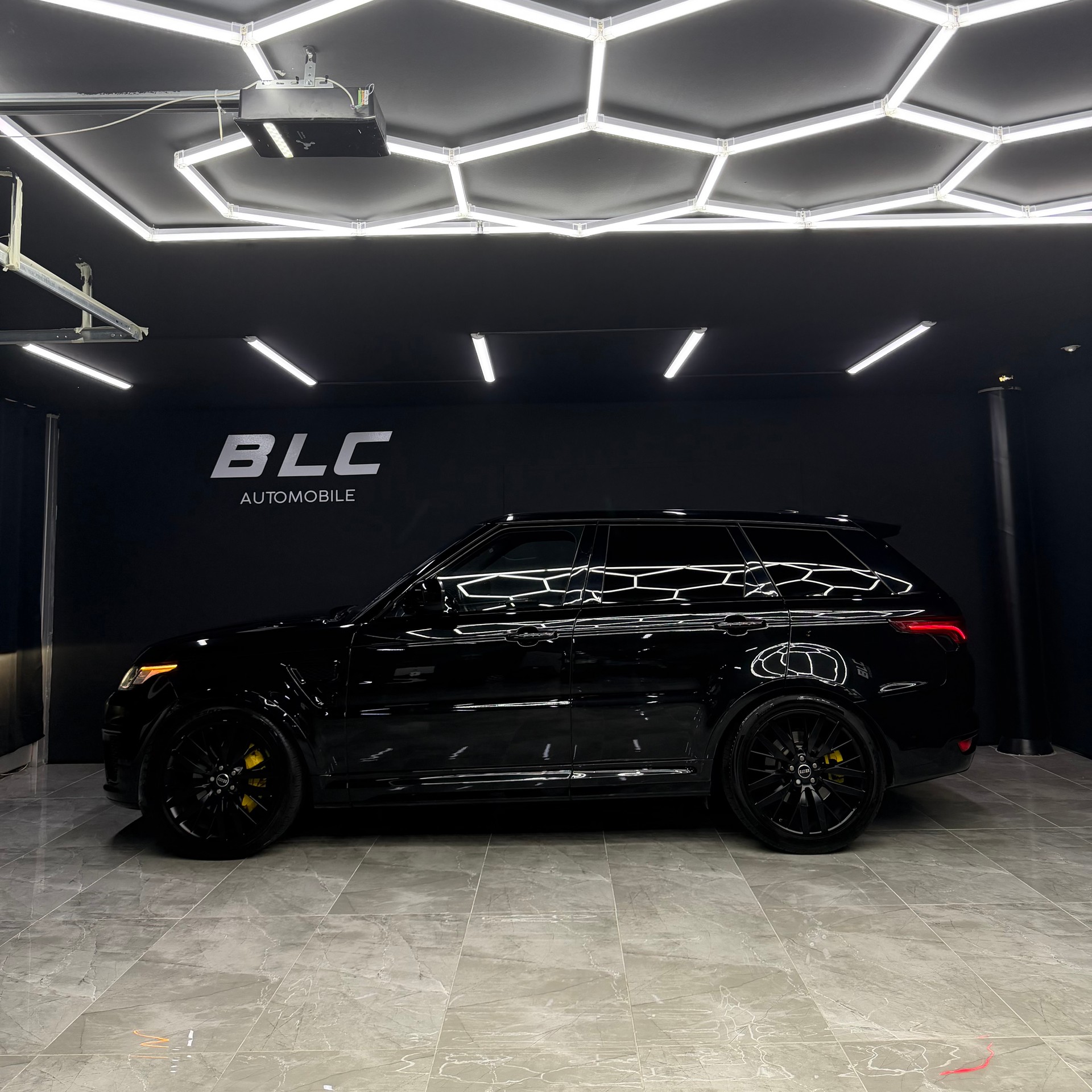LAND ROVER Range Rover Sport 5.0 V8 SVR-image-2