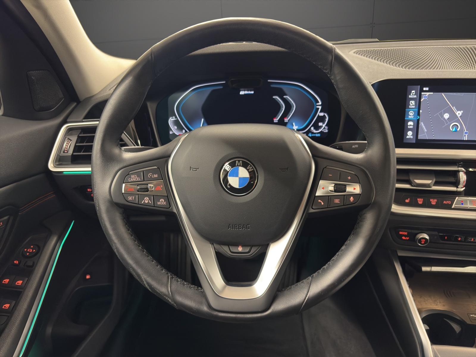 BMW 330e SPORT LINE-image-12