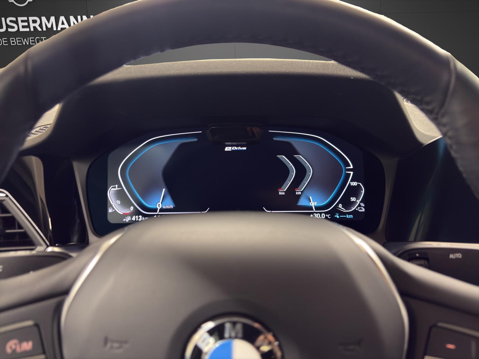 BMW 330e SPORT LINE-image-13