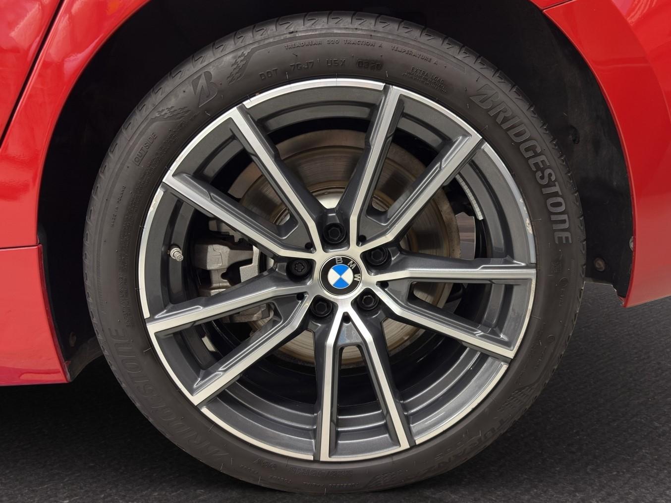 BMW 330e SPORT LINE-image-11