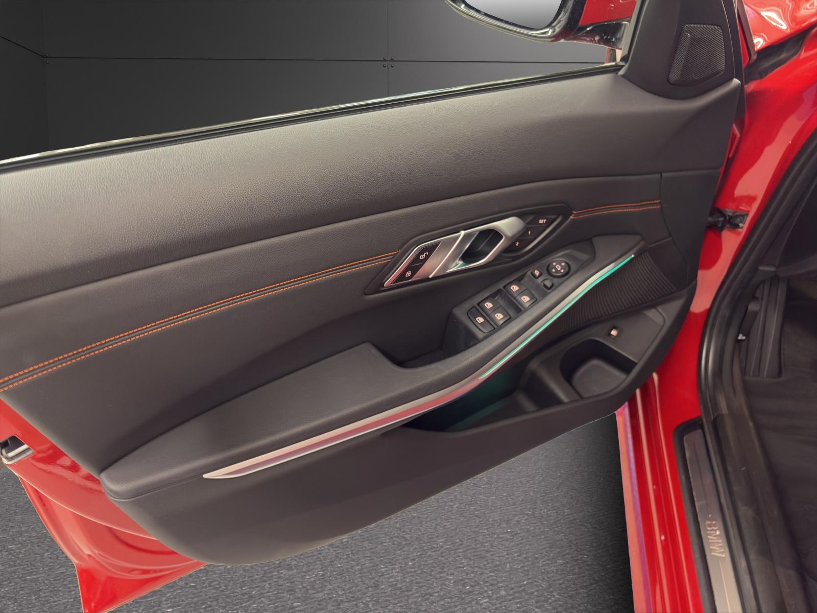 BMW 330e SPORT LINE-image-14