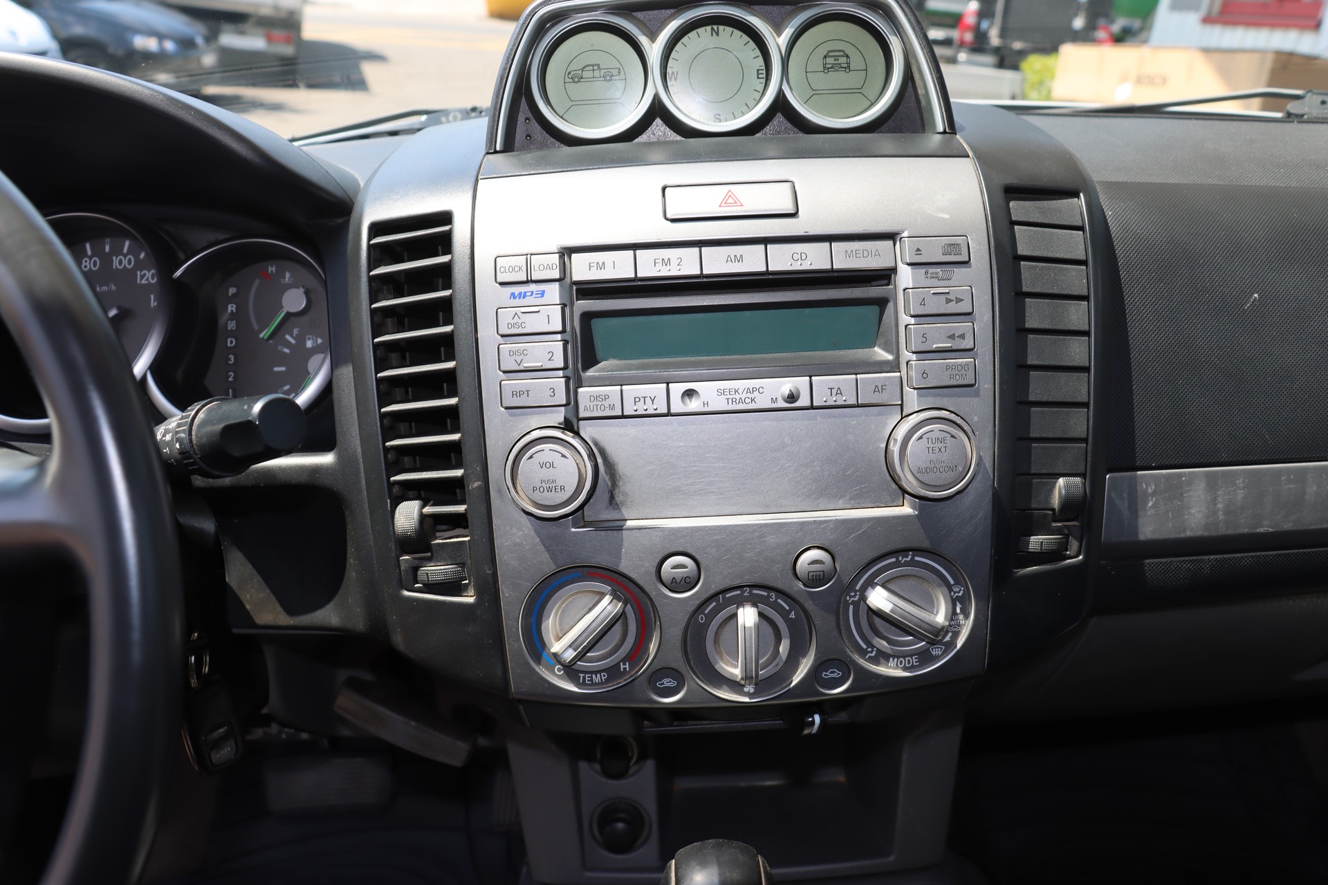 FORD Ranger Limited 3.0 TDCi 4x4-image-14