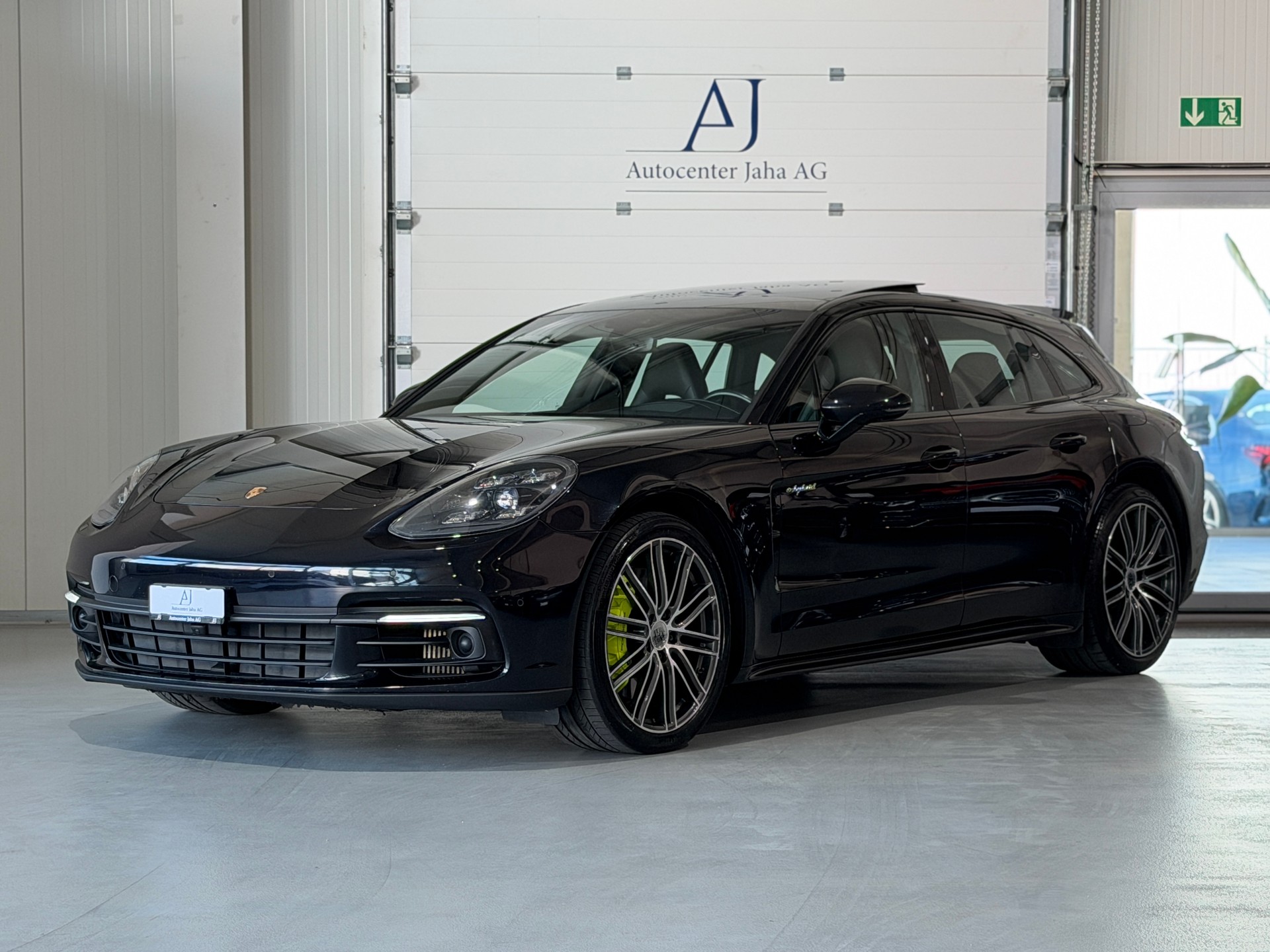 PORSCHE Panamera 4 E-Hybrid Sport Turismo PDK (CH)-image-2