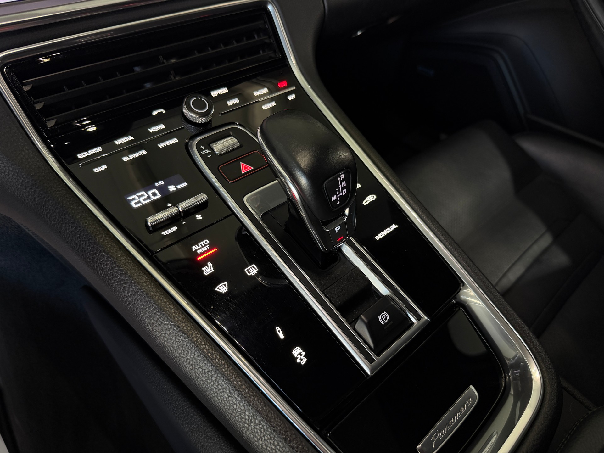 PORSCHE Panamera 4 E-Hybrid Sport Turismo PDK (CH)-image-11