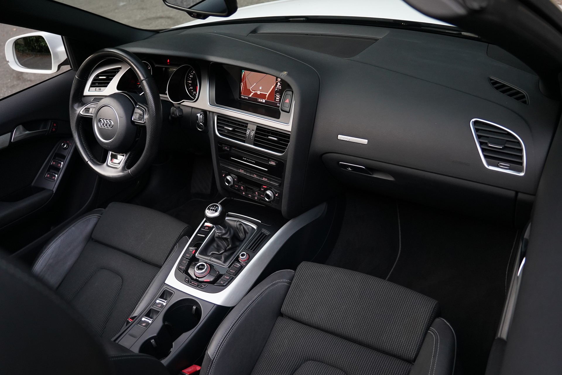 AUDI A5 Cabriolet 1.8 TFSI-image-29