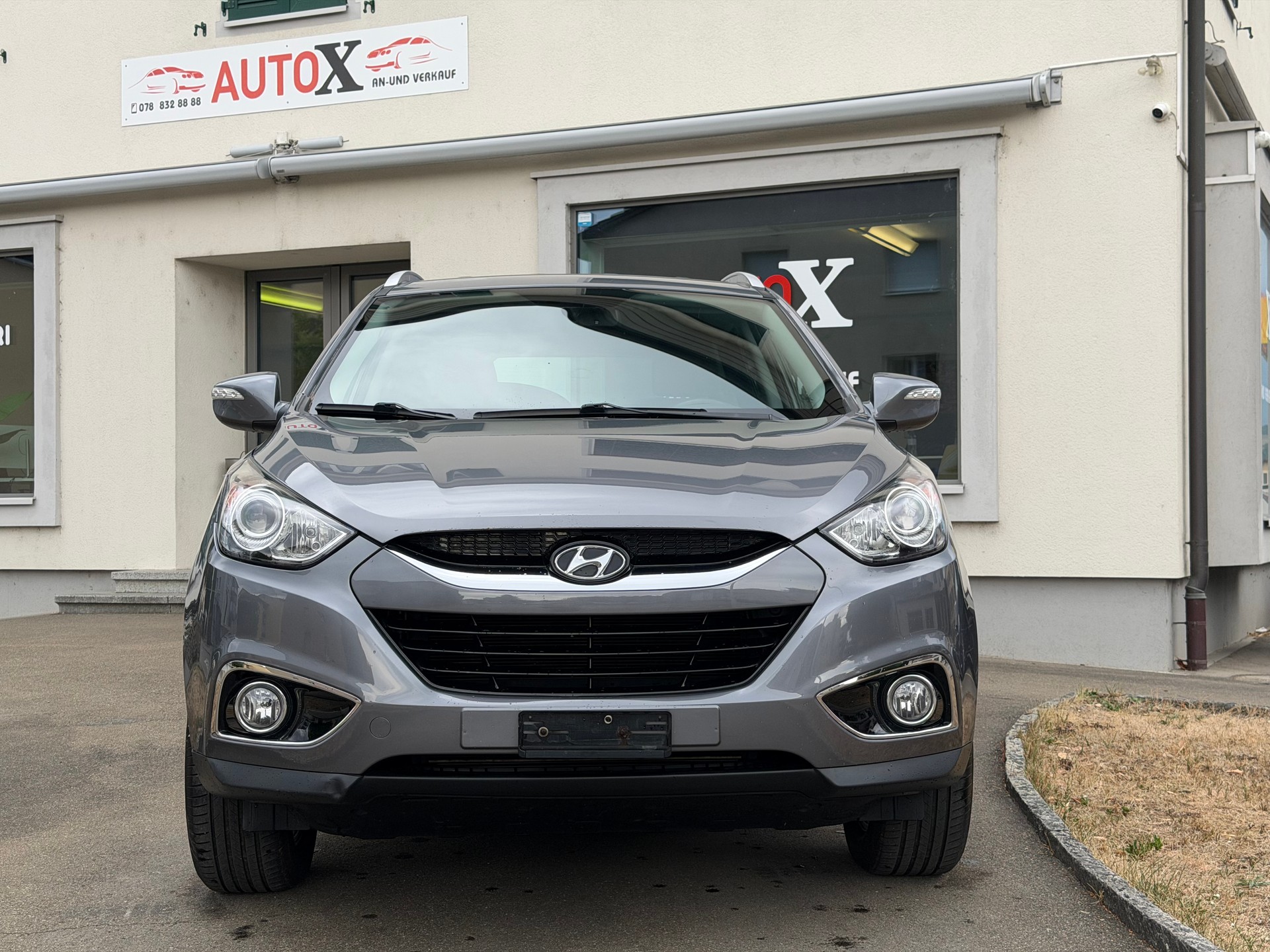 HYUNDAI iX 35 2.0 Style 4WD Automatic-image-2