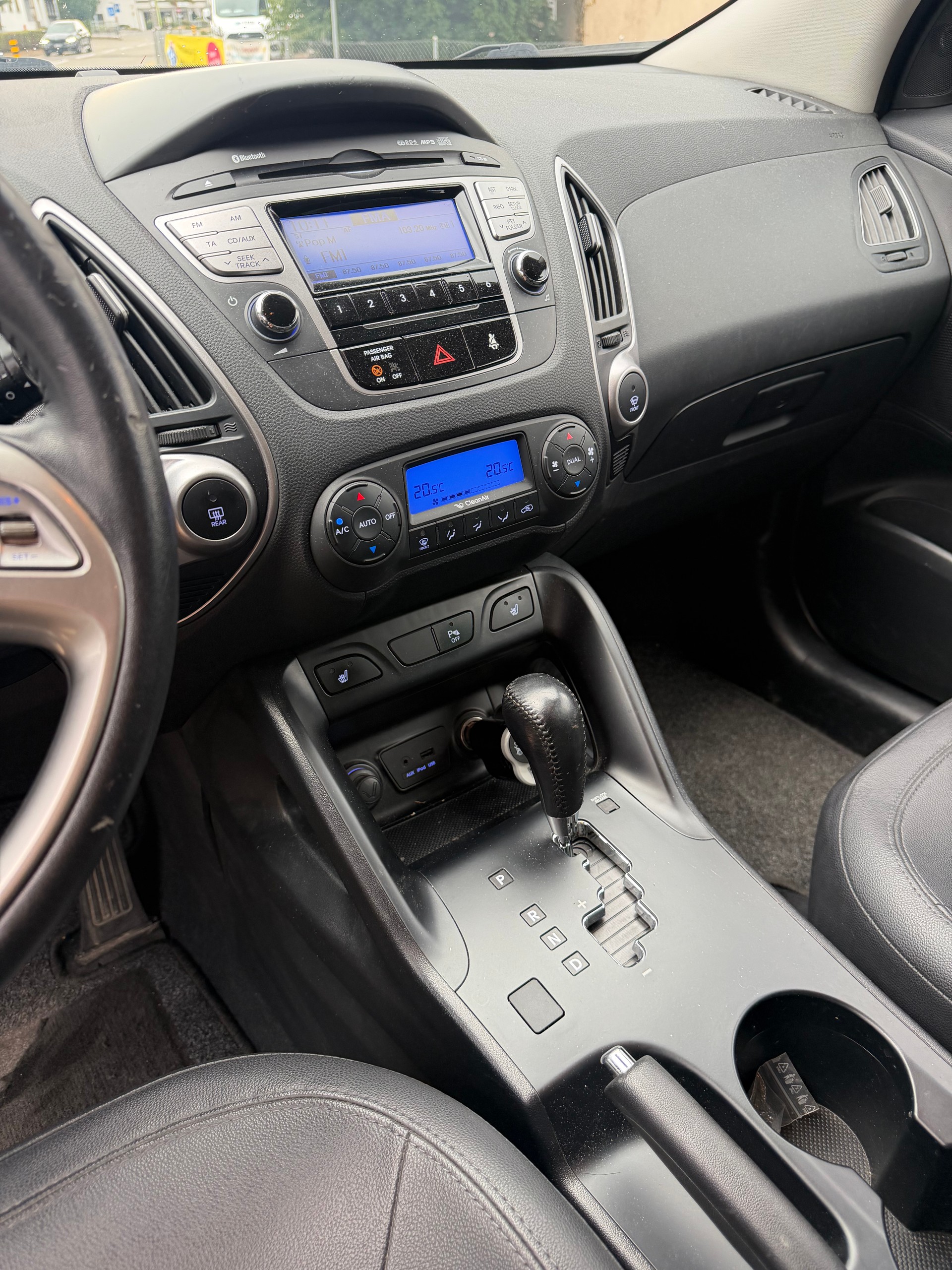 HYUNDAI iX 35 2.0 Style 4WD Automatic-image-9