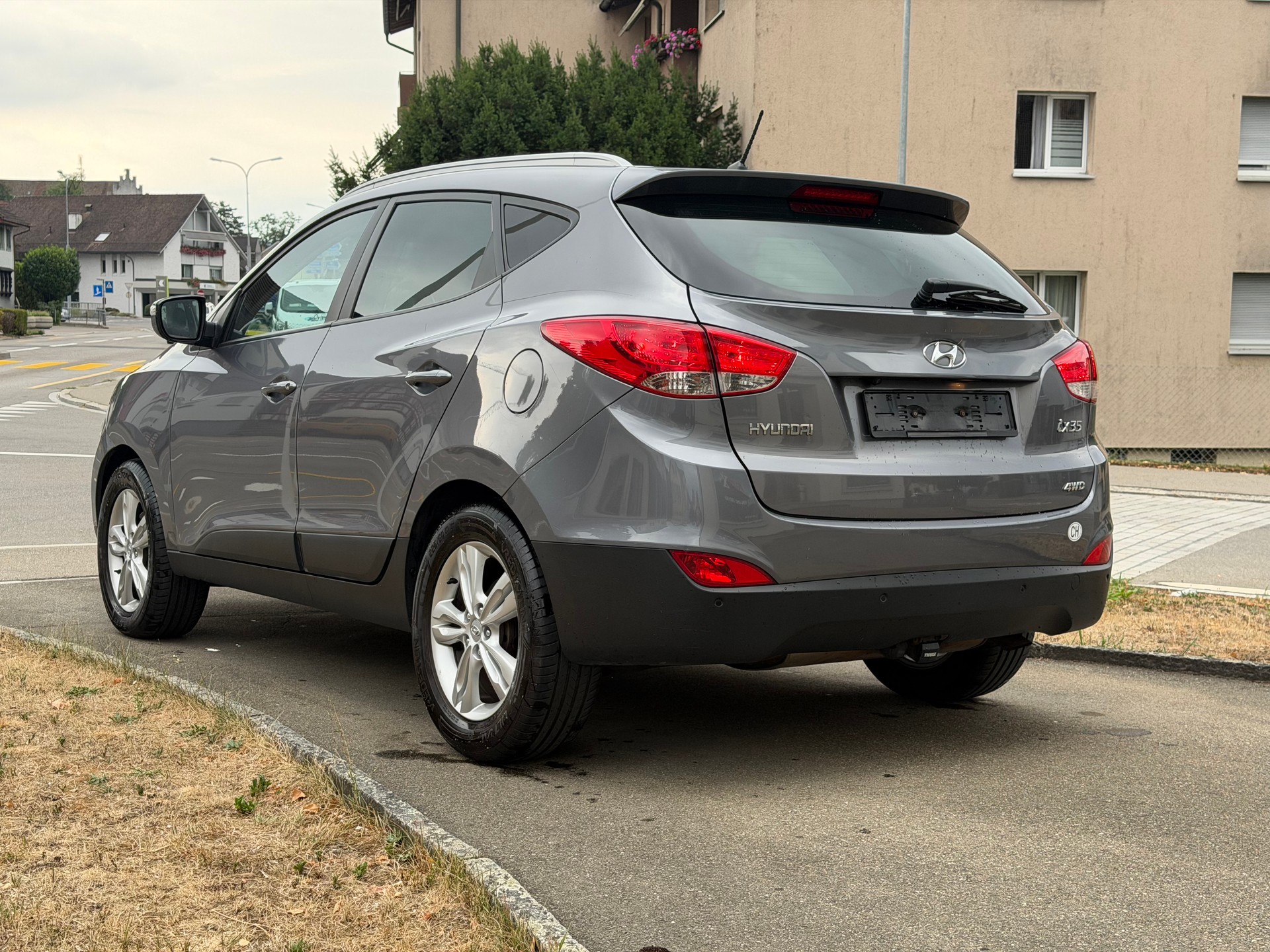 HYUNDAI iX 35 2.0 Style 4WD Automatic-image-5