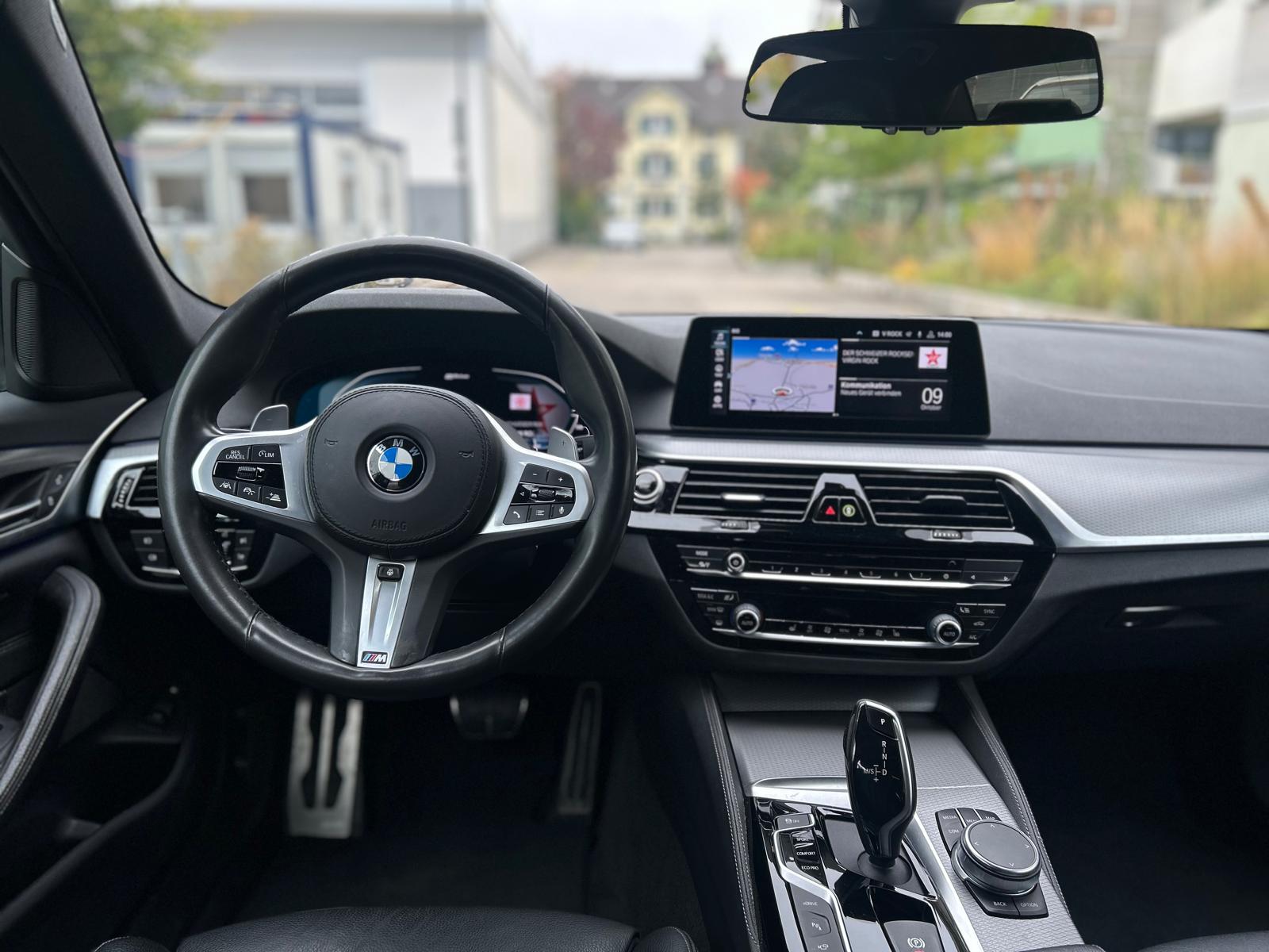 BMW 530e xDrive Pure M Sport Edition Steptronic-image-12