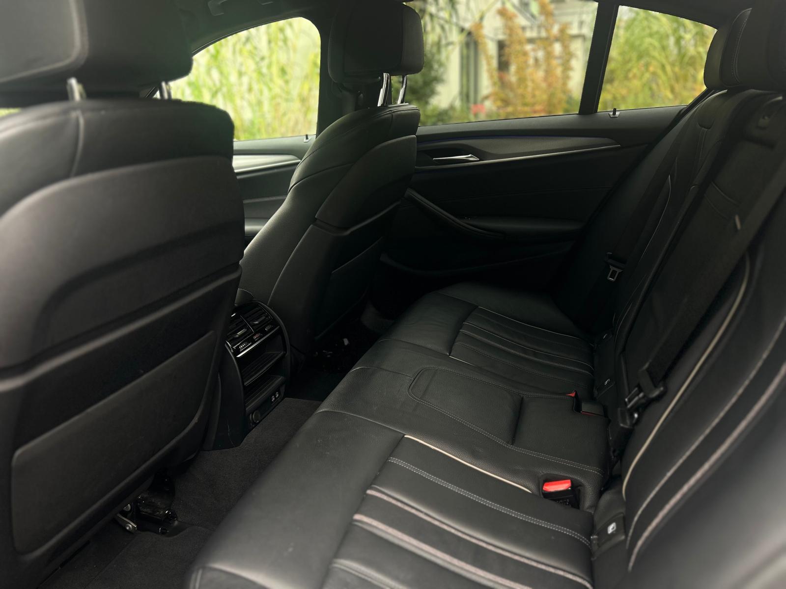 BMW 530e xDrive Pure M Sport Edition Steptronic-image-9