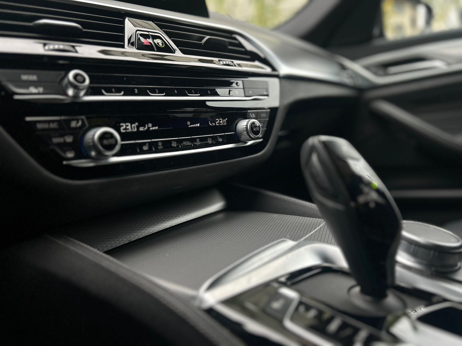 BMW 530e xDrive Pure M Sport Edition Steptronic-image-22