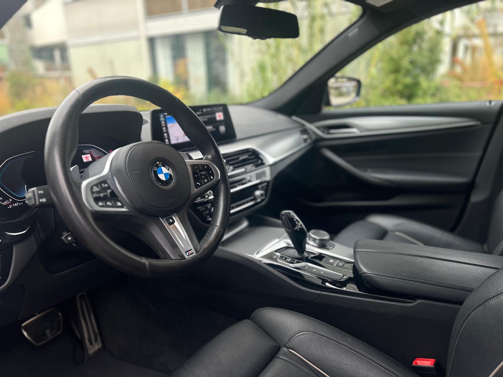 BMW 530e xDrive Pure M Sport Edition Steptronic-image-8