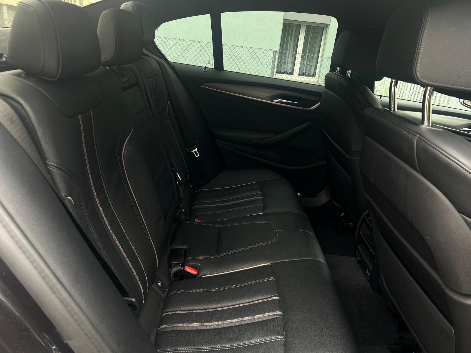 BMW 530e xDrive Pure M Sport Edition Steptronic-image-10