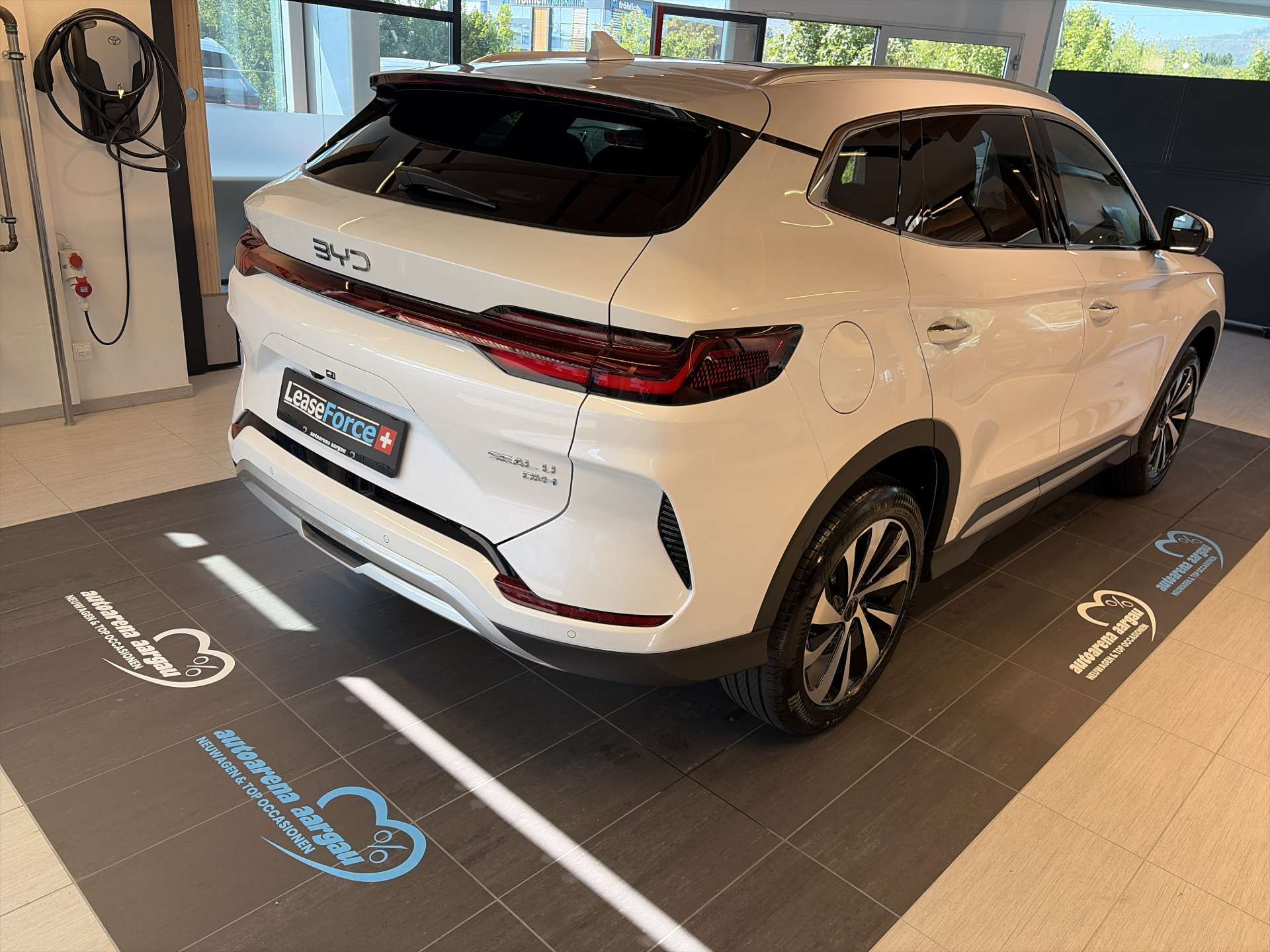 BYD Seal U DM-i PHEV Design AWD 324PS Automat-image-2