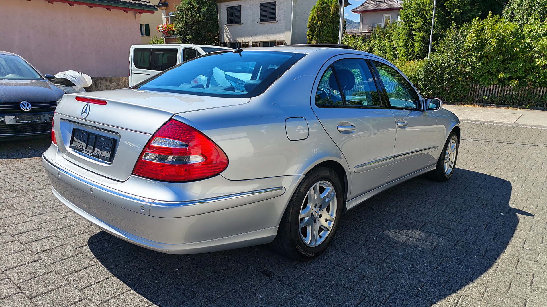 MERCEDES-BENZ E 320 Avantgarde 4Matic Automatic-image-2