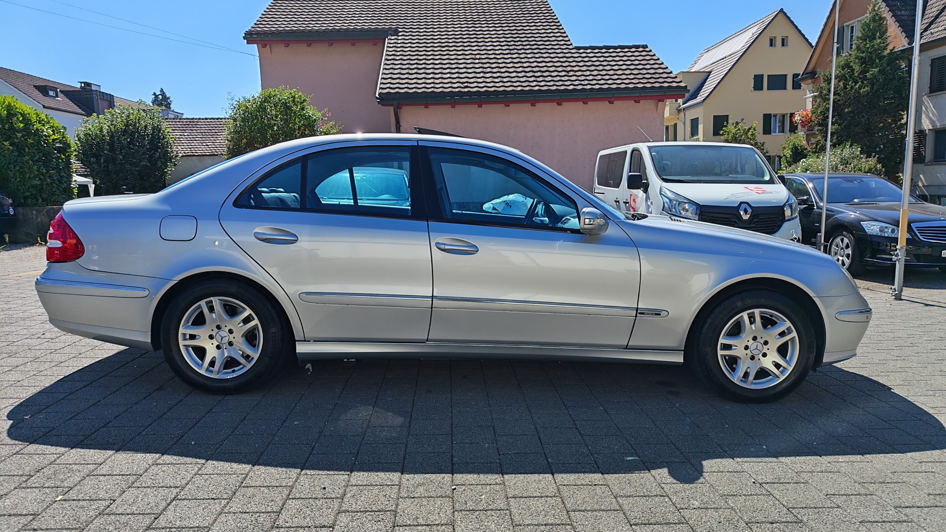 MERCEDES-BENZ E 320 Avantgarde 4Matic Automatic-image-1