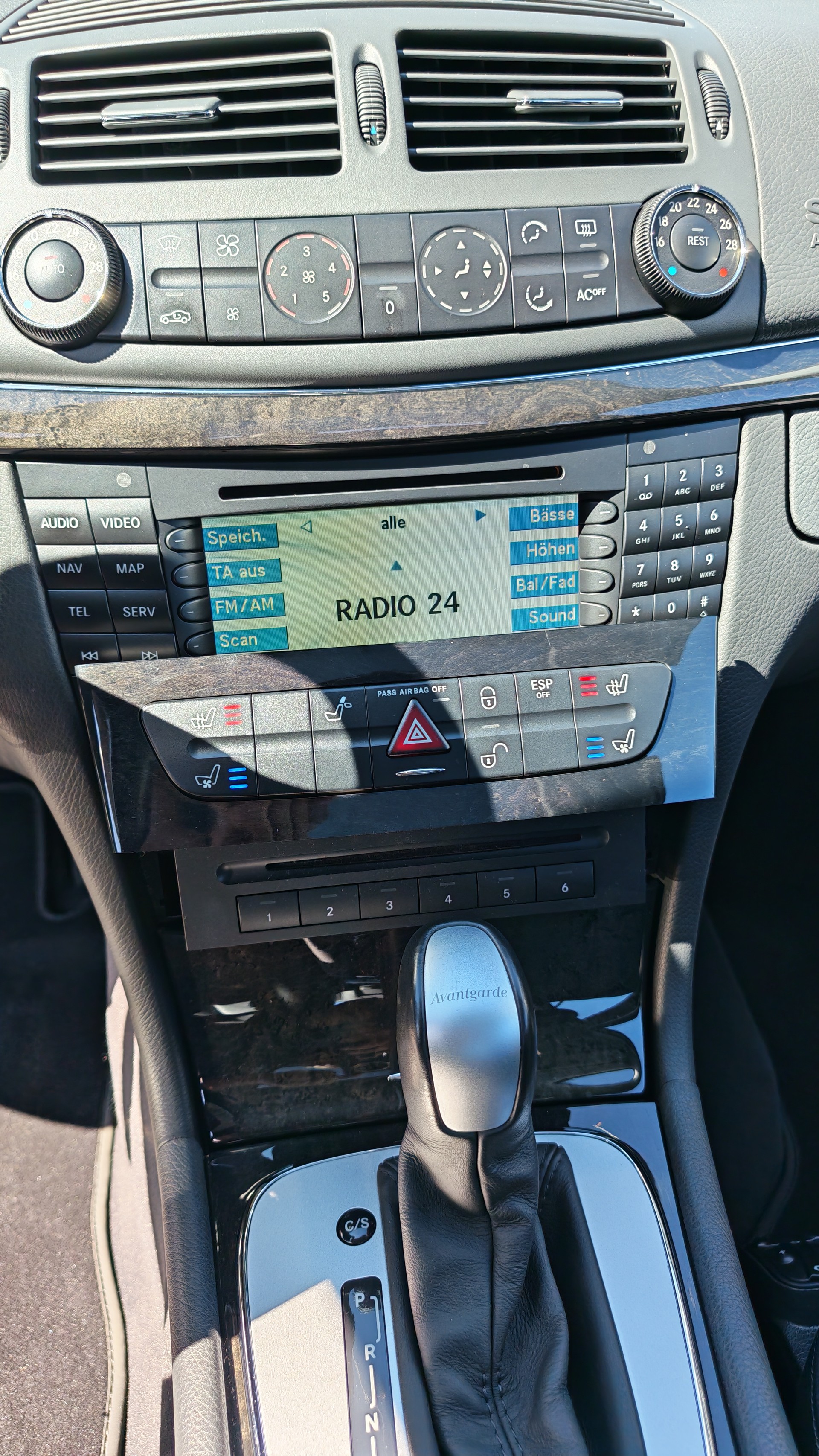 MERCEDES-BENZ E 320 Avantgarde 4Matic Automatic-image-11