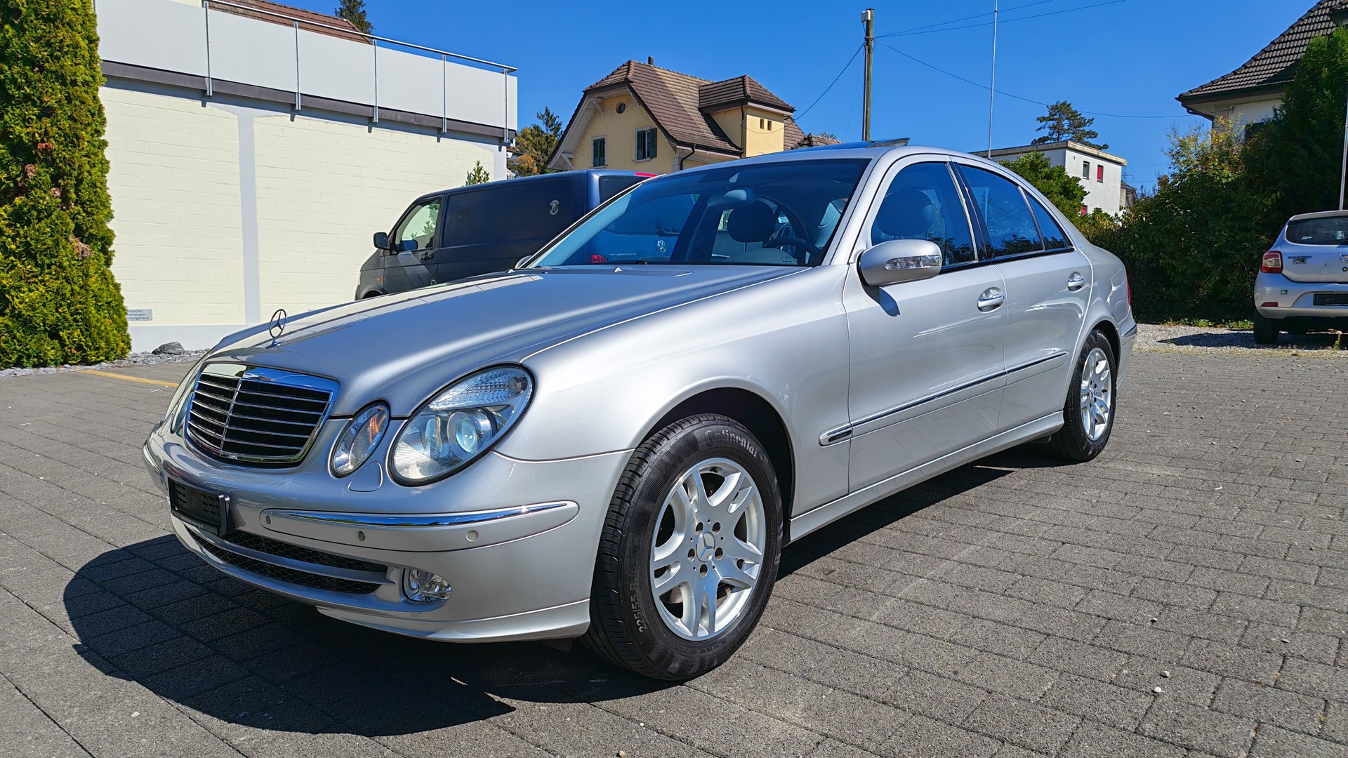 MERCEDES-BENZ E 320 Avantgarde 4Matic Automatic-image-5