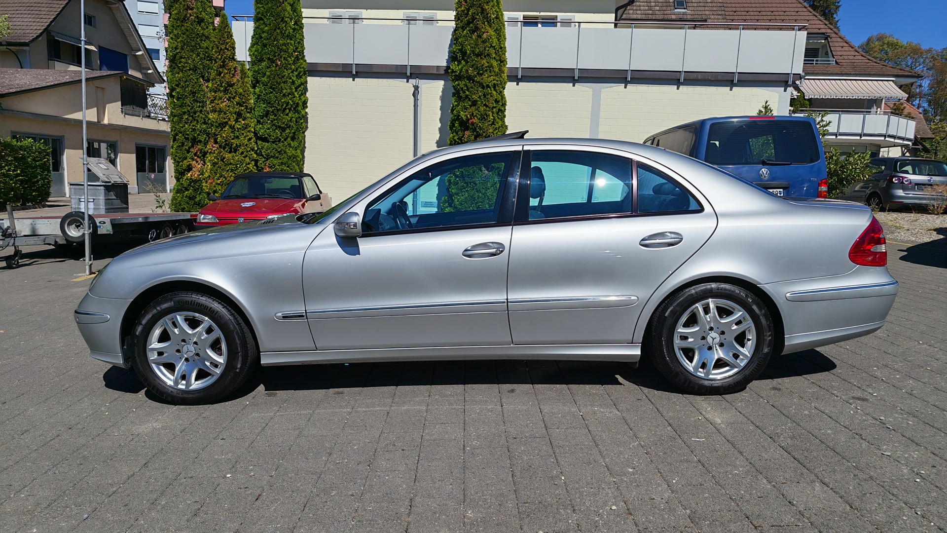 MERCEDES-BENZ E 320 Avantgarde 4Matic Automatic-image-4