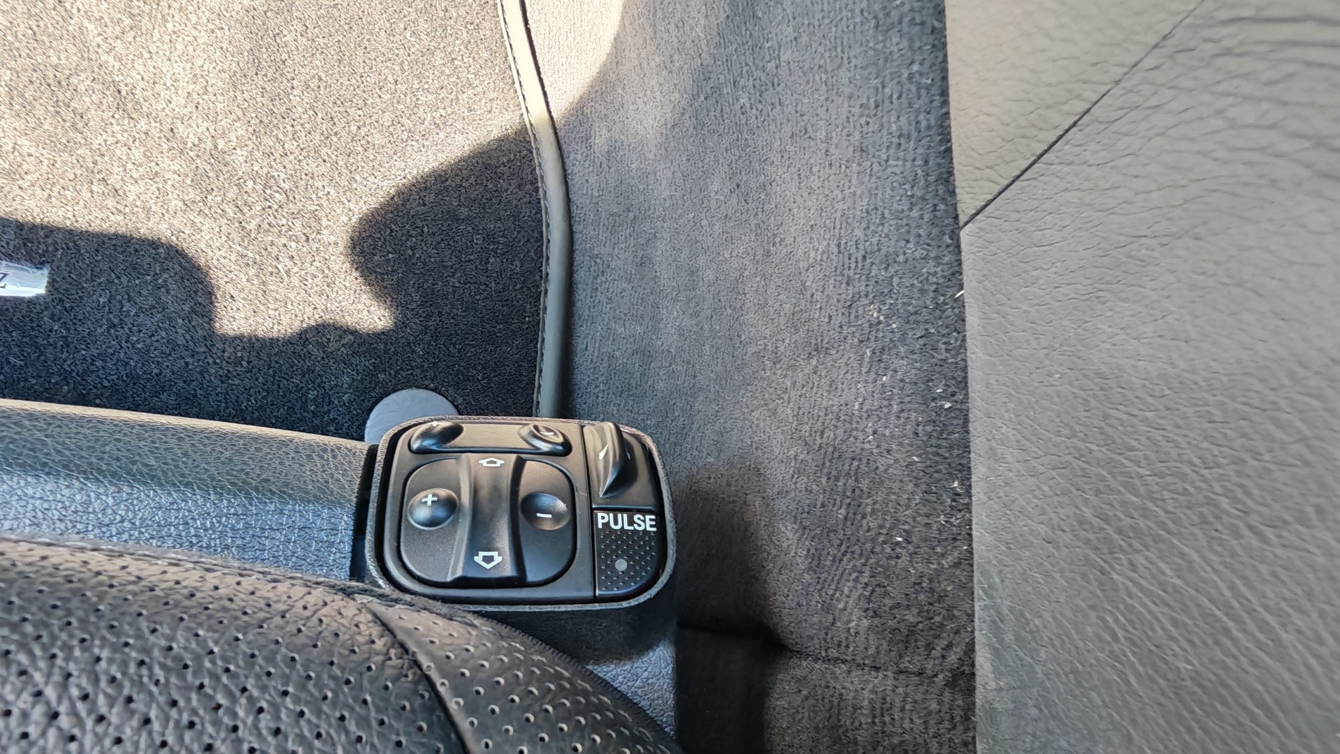 MERCEDES-BENZ E 320 Avantgarde 4Matic Automatic-image-9