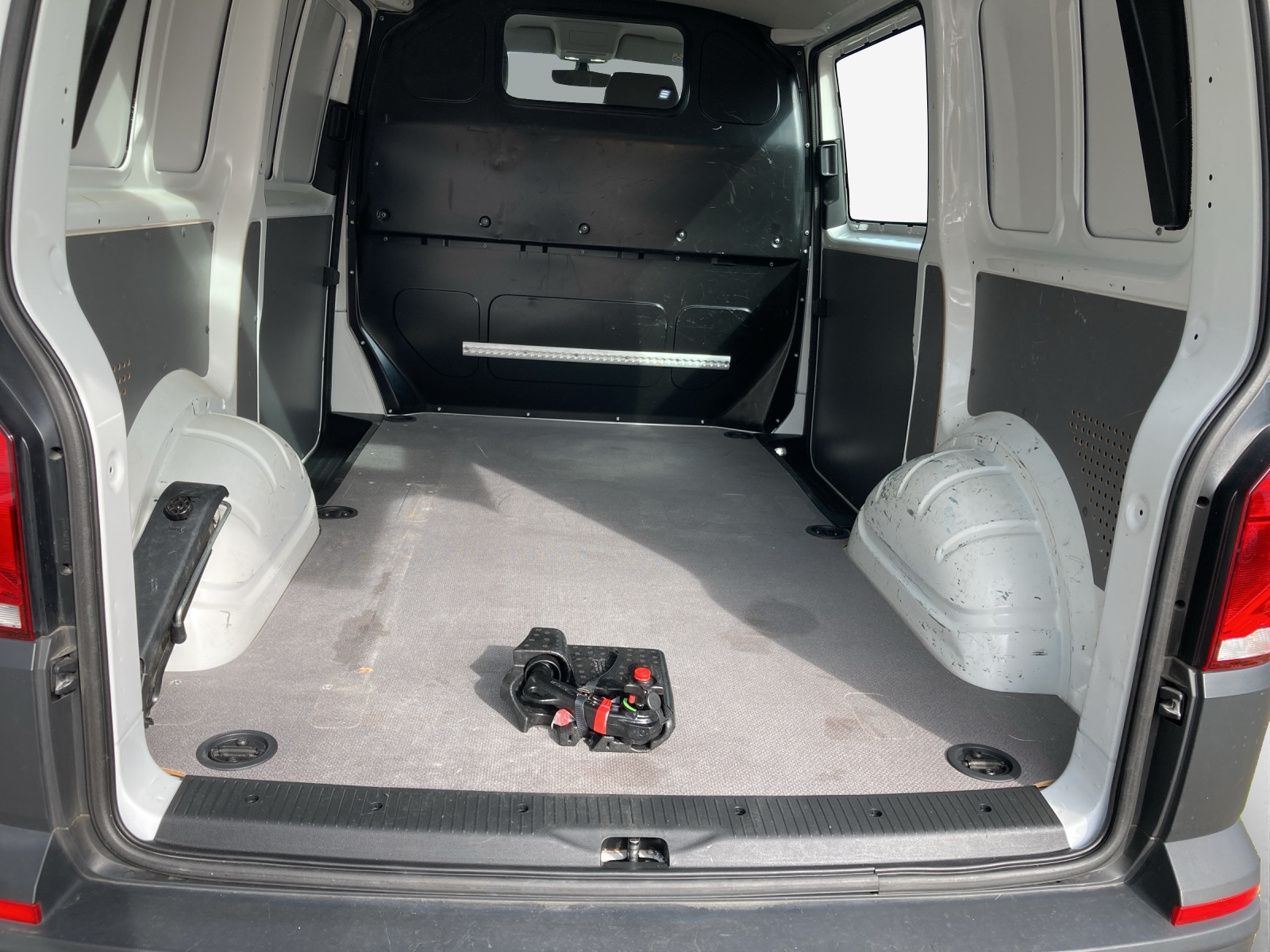 VW T6.1 2.0 TDI-image-12