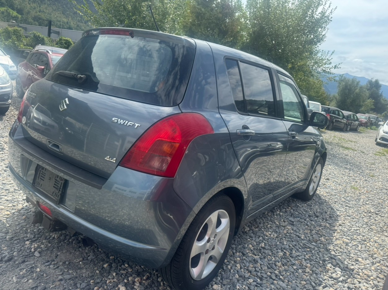 SUZUKI Swift 1.3i 16V GL Top 4x4-image-13
