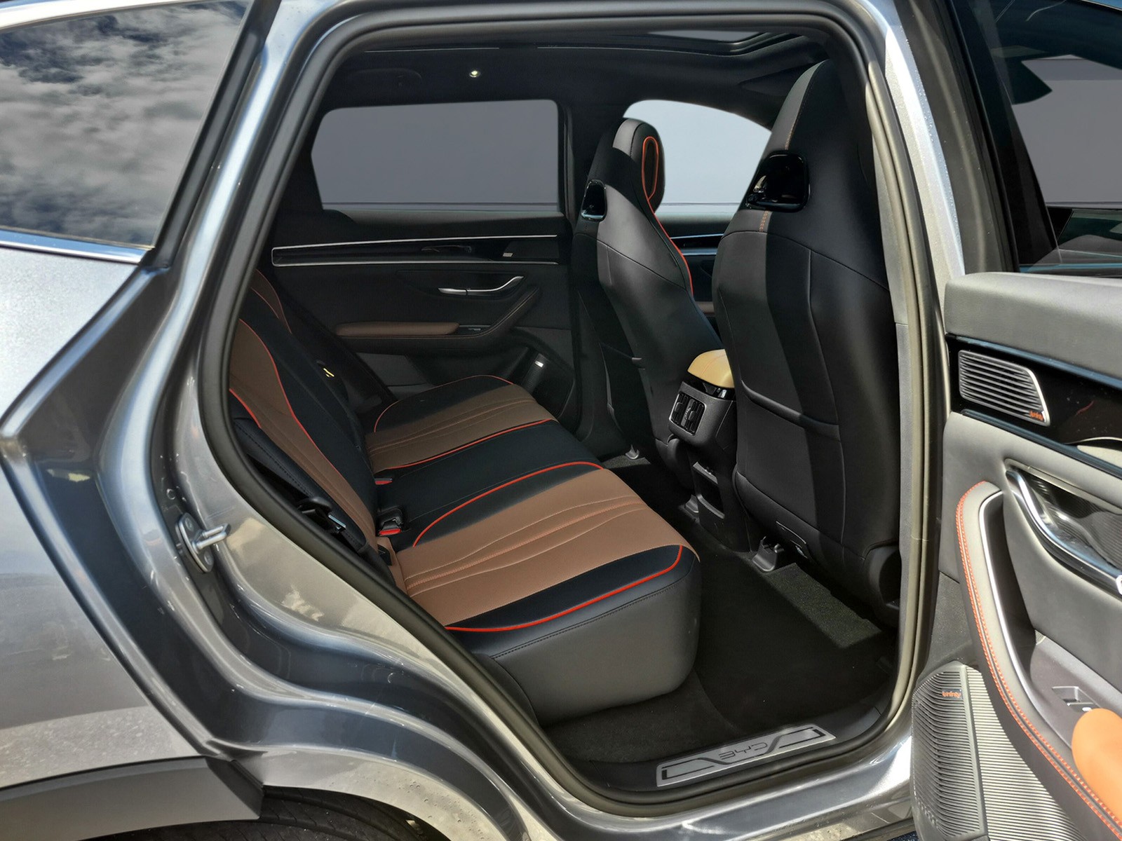 BYD Seal U DM-i Design AWD-image-13