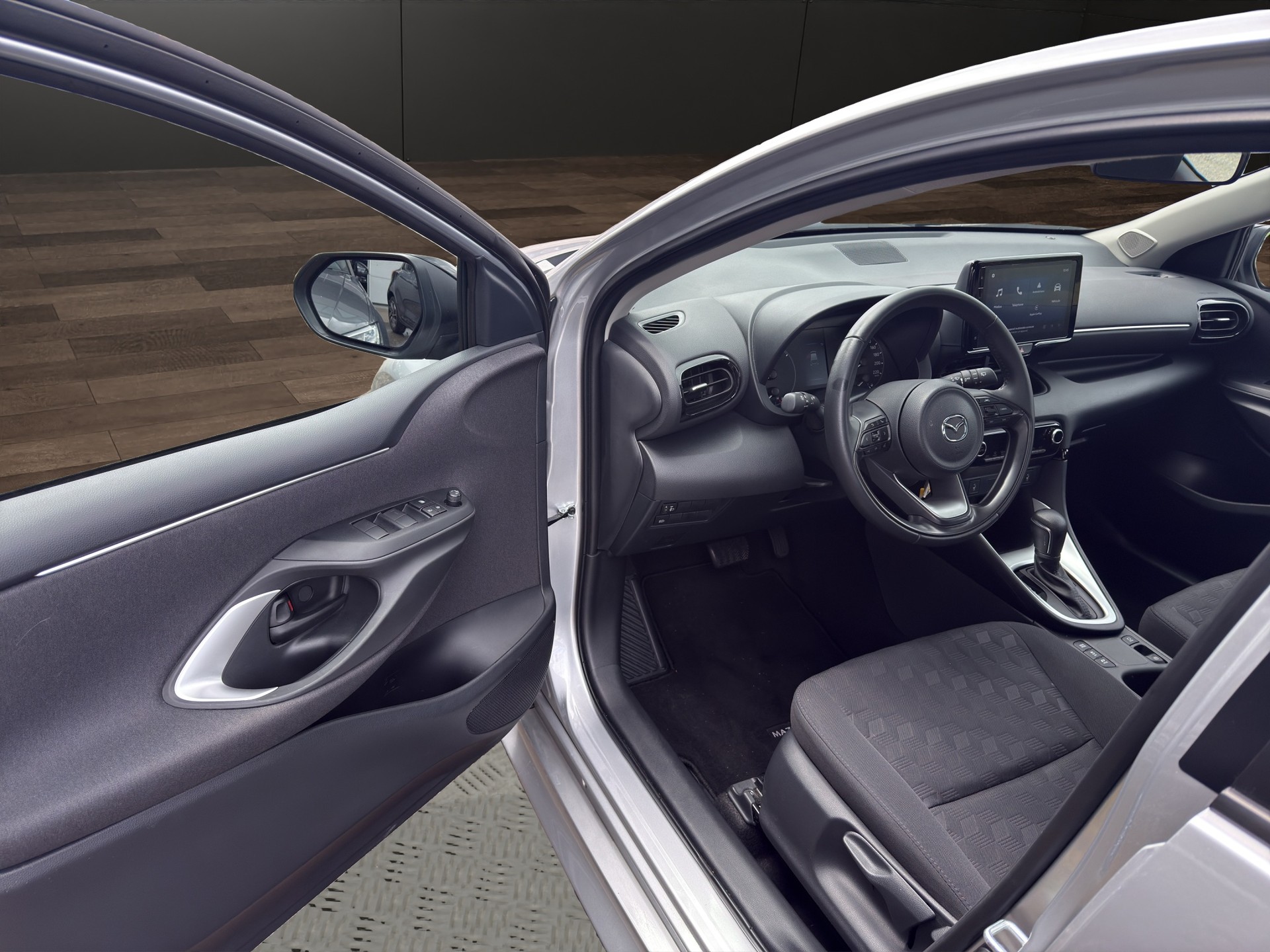 MAZDA 2 Hybrid 1.5 Centre-line-image-6