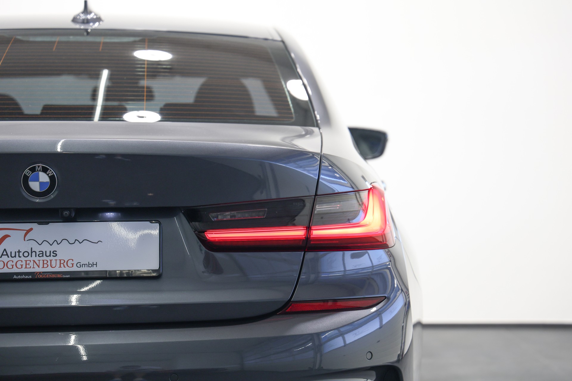 BMW 320d M Sport Steptronic-image-14