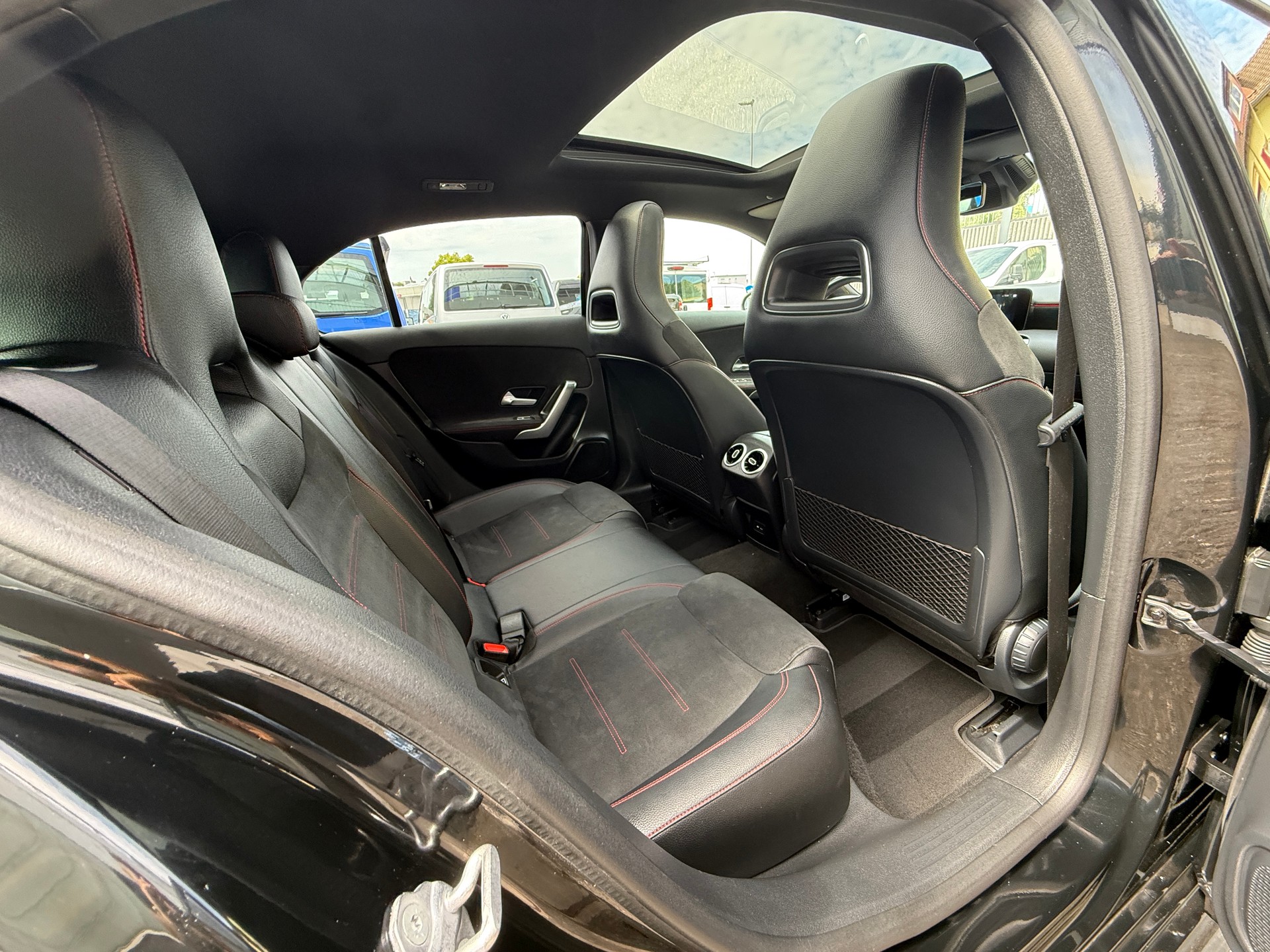 MERCEDES-BENZ A 180 Night Star AMG Line 7G-DCT ***CH-FAHRZEUG***-image-19