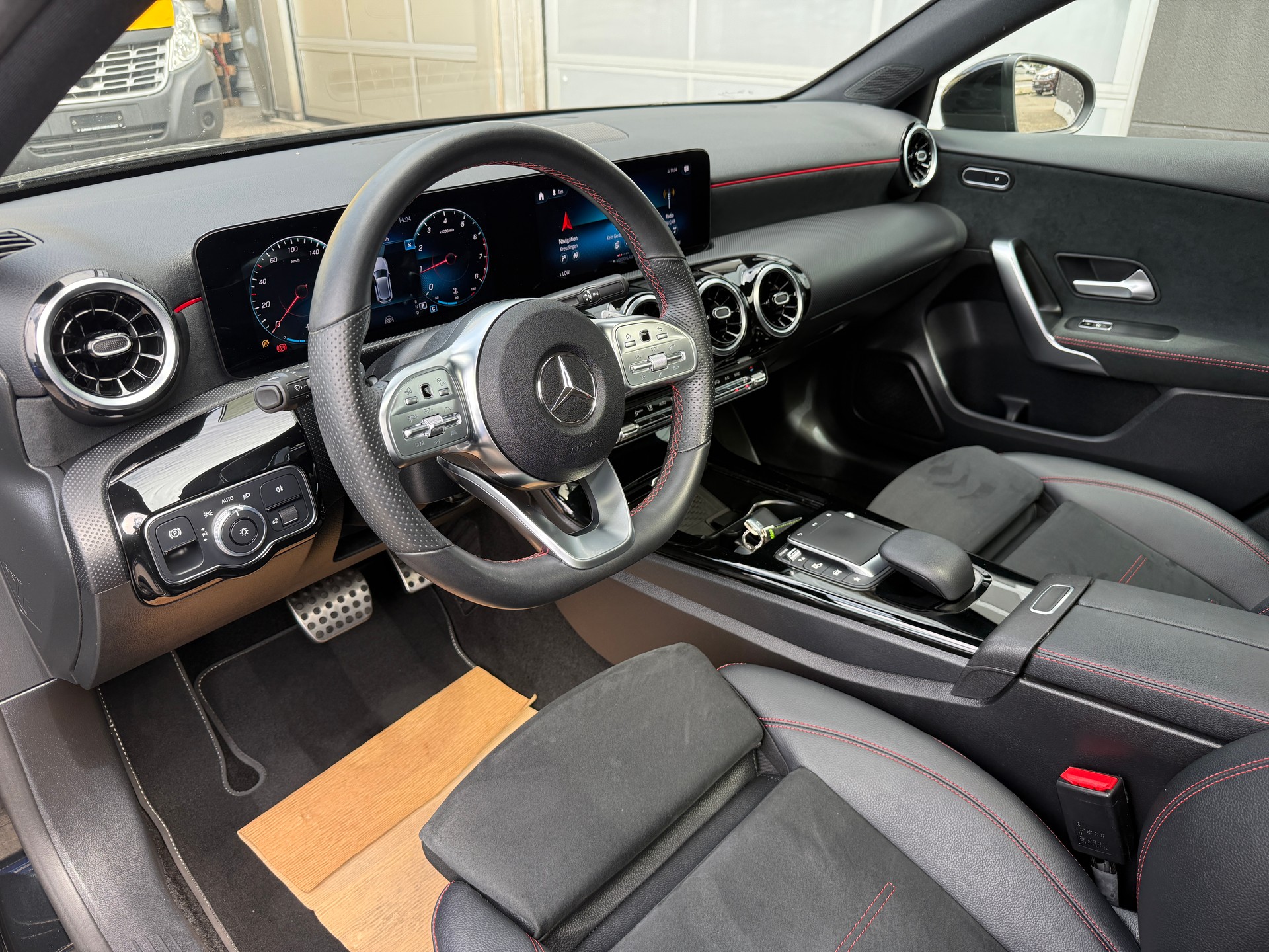 MERCEDES-BENZ A 180 Night Star AMG Line 7G-DCT ***CH-FAHRZEUG***-image-7