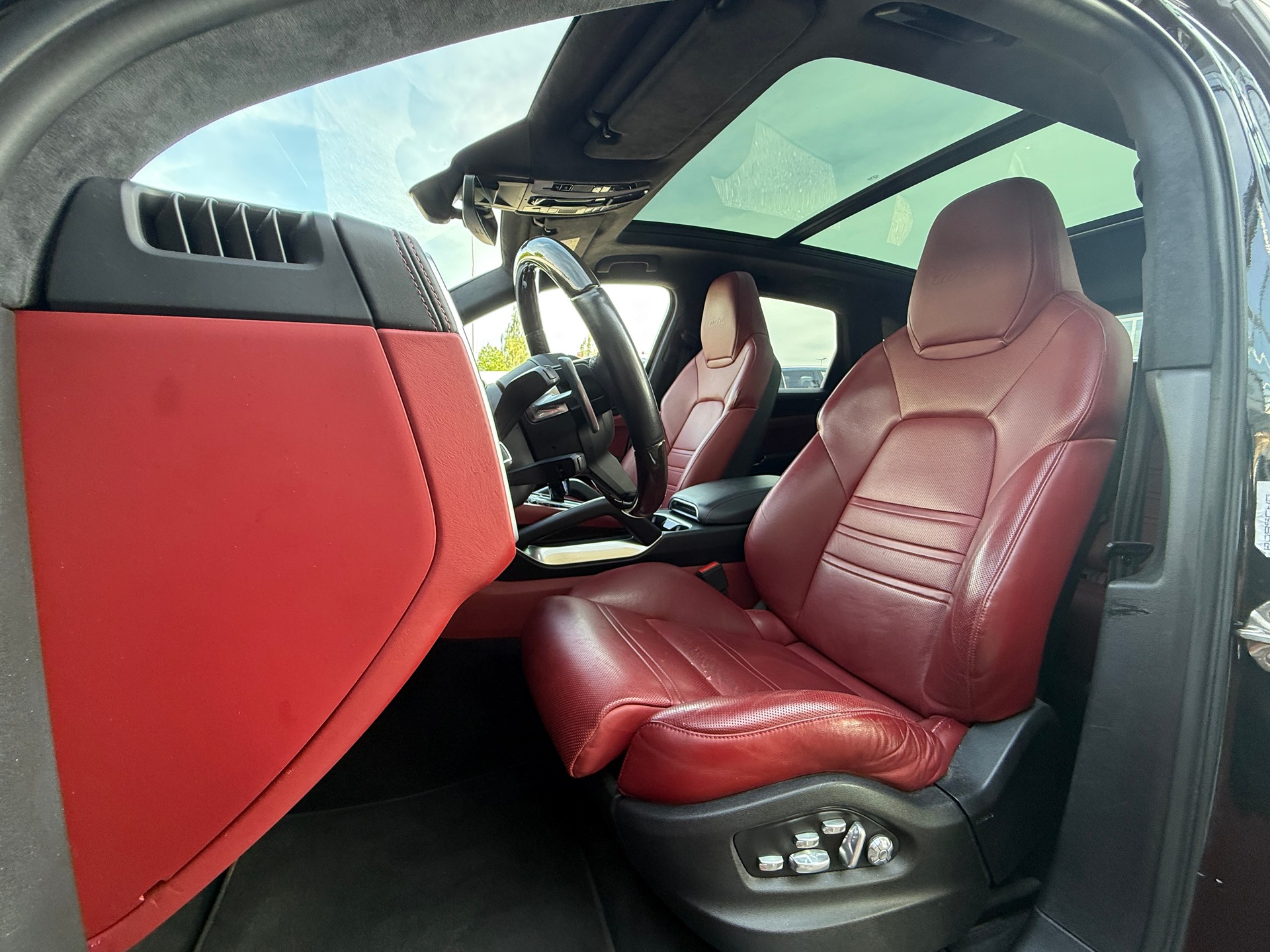PORSCHE Cayenne Turbo ***DISTANZREGELUNG***-image-15
