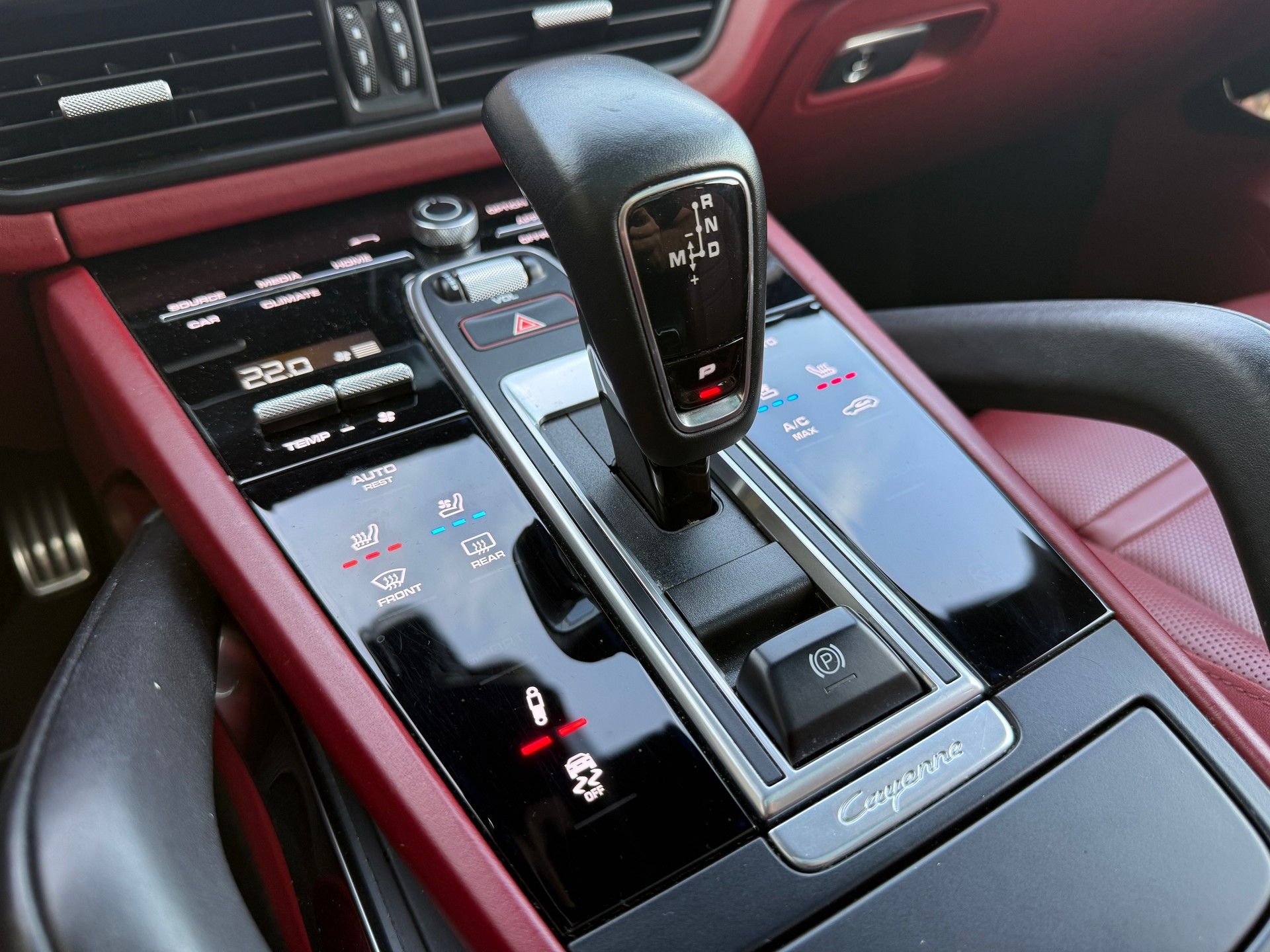 PORSCHE Cayenne Turbo ***DISTANZREGELUNG***-image-24