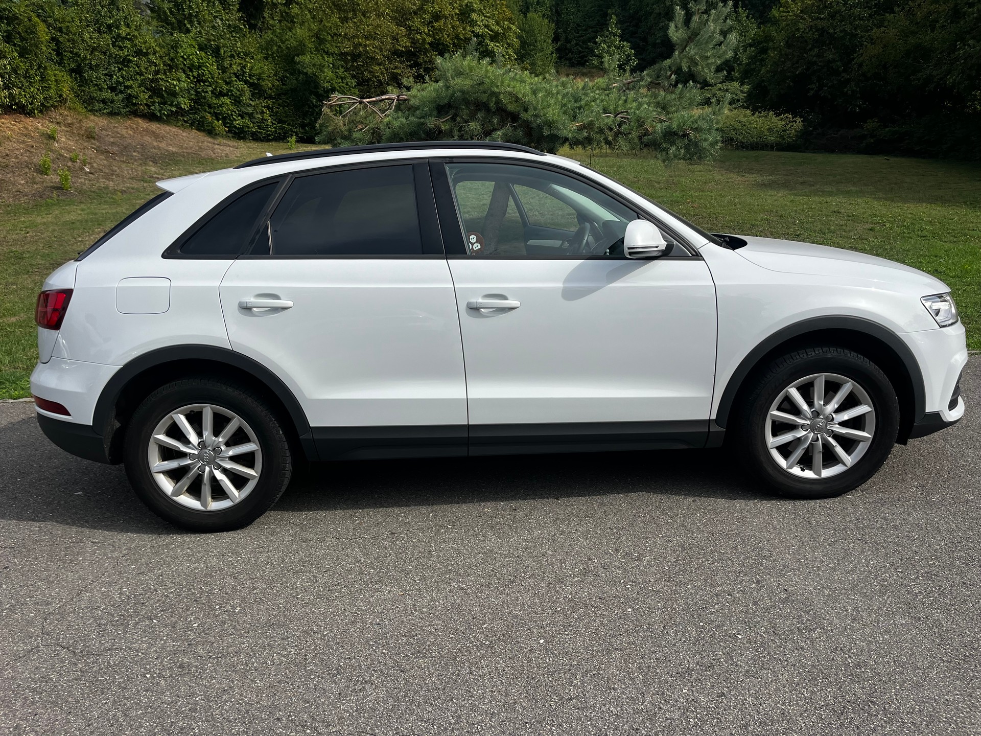 AUDI Q3 2.0 TDI design full options-image-5