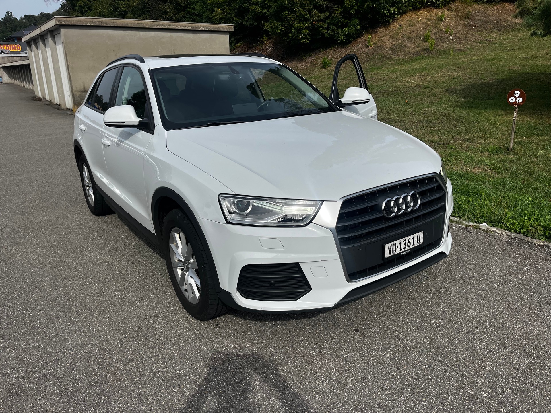 AUDI Q3 2.0 TDI design full options-image-0