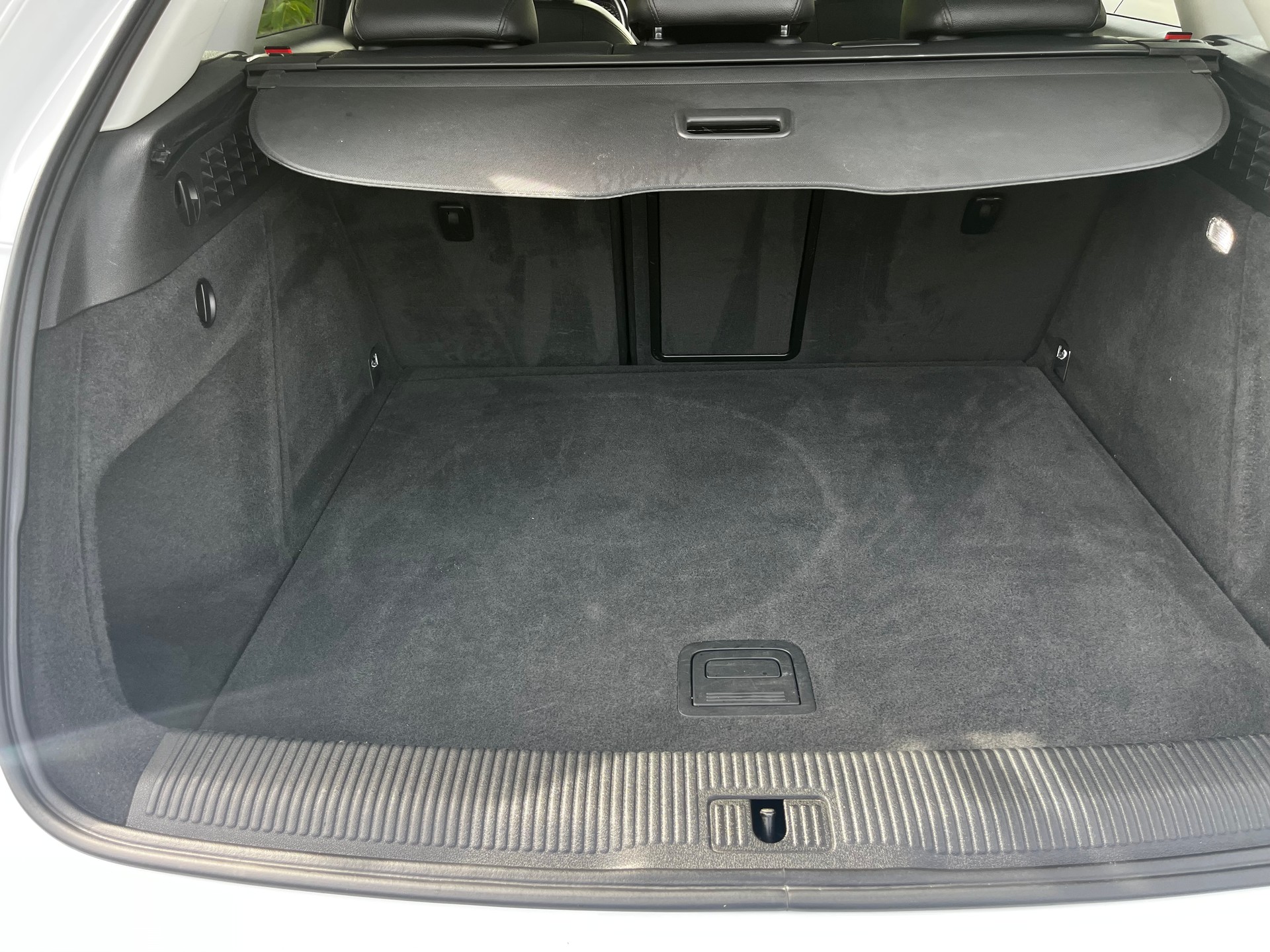 AUDI Q3 2.0 TDI design full options-image-11