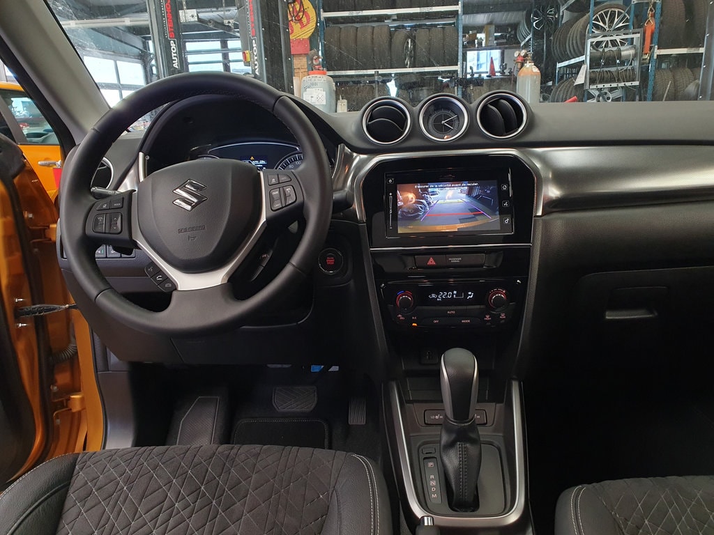 SUZUKI Vitara 1.4 Boosterjet Compact + Automatic-image-8