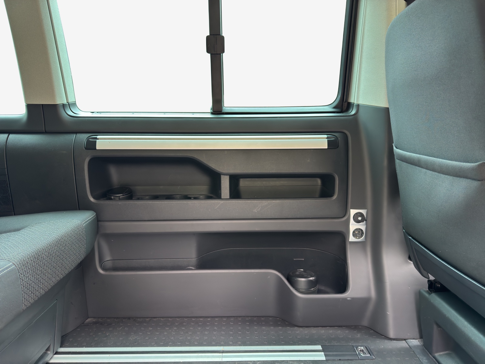 VW California Beach Liberty 2.0 TDI 150 PS DSG 4Motion mit 7 Sitzen und Diff. Sperre-image-7