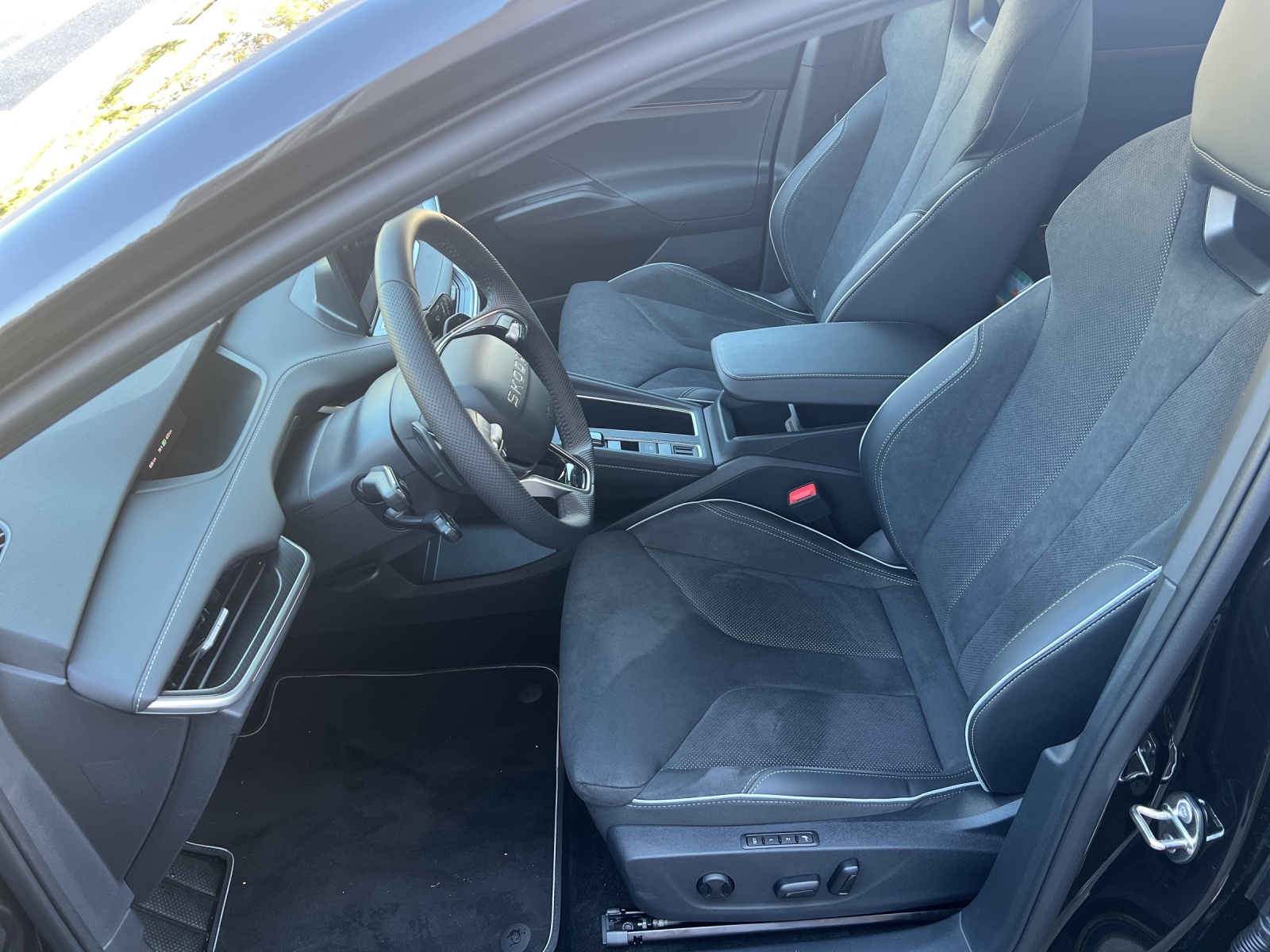 SKODA Elroq 85x Sportline 4x4-image-5
